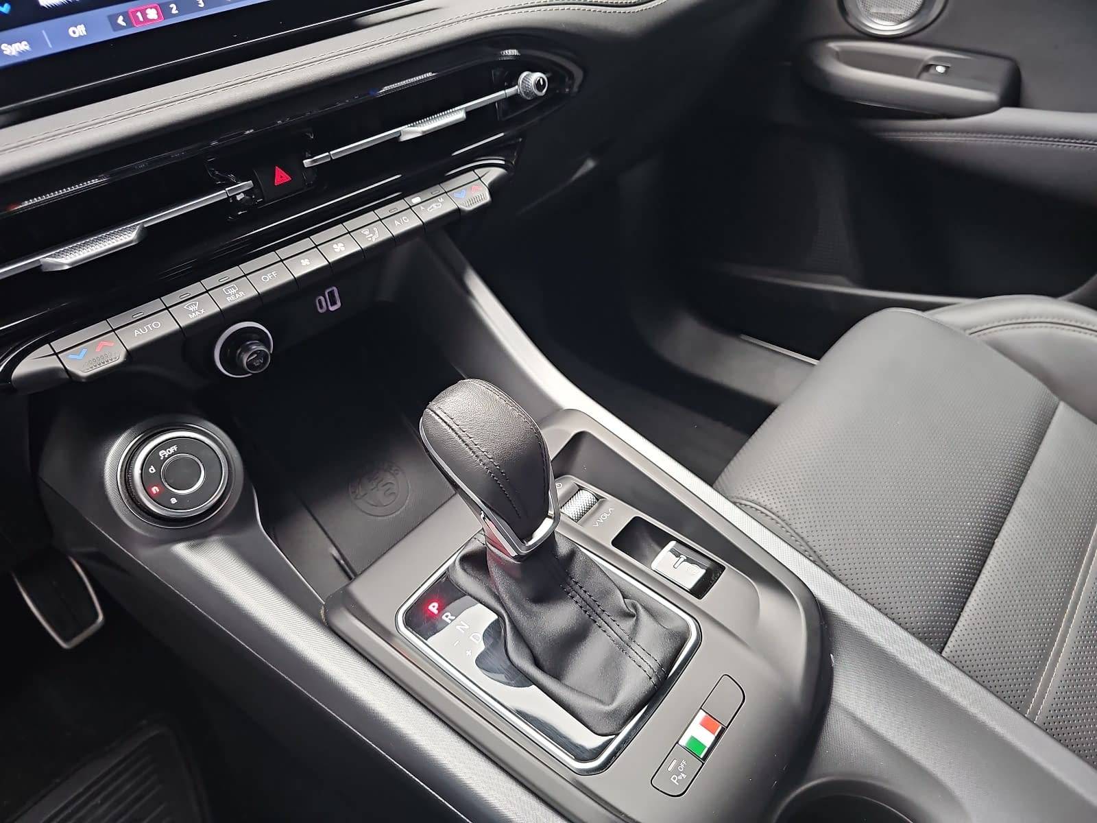 ALFA ROMEO TONALE 1.5T 48V-HYBRID SPECIALE NAVI LED LEDER H&K WINTER KAMERA LM20