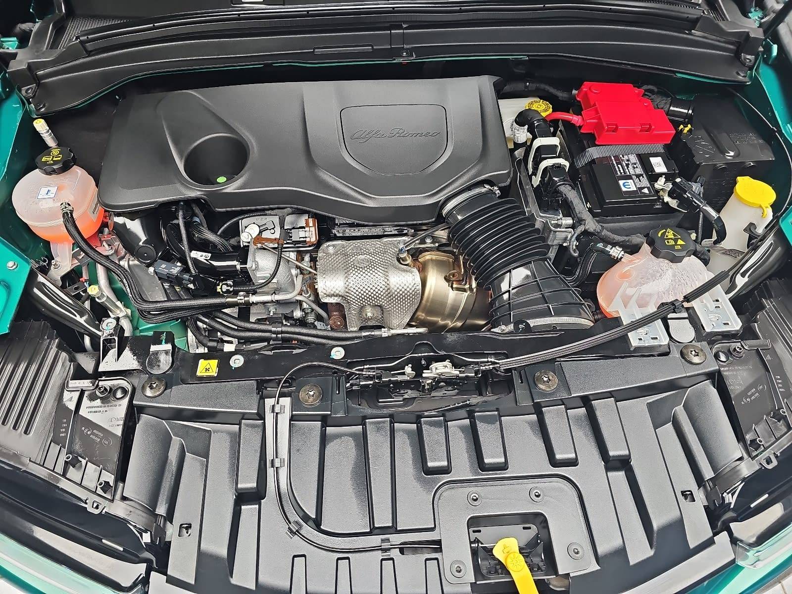 ALFA ROMEO TONALE 1.5T 48V-HYBRID SPECIALE NAVI LED LEDER H&K WINTER KAMERA LM20