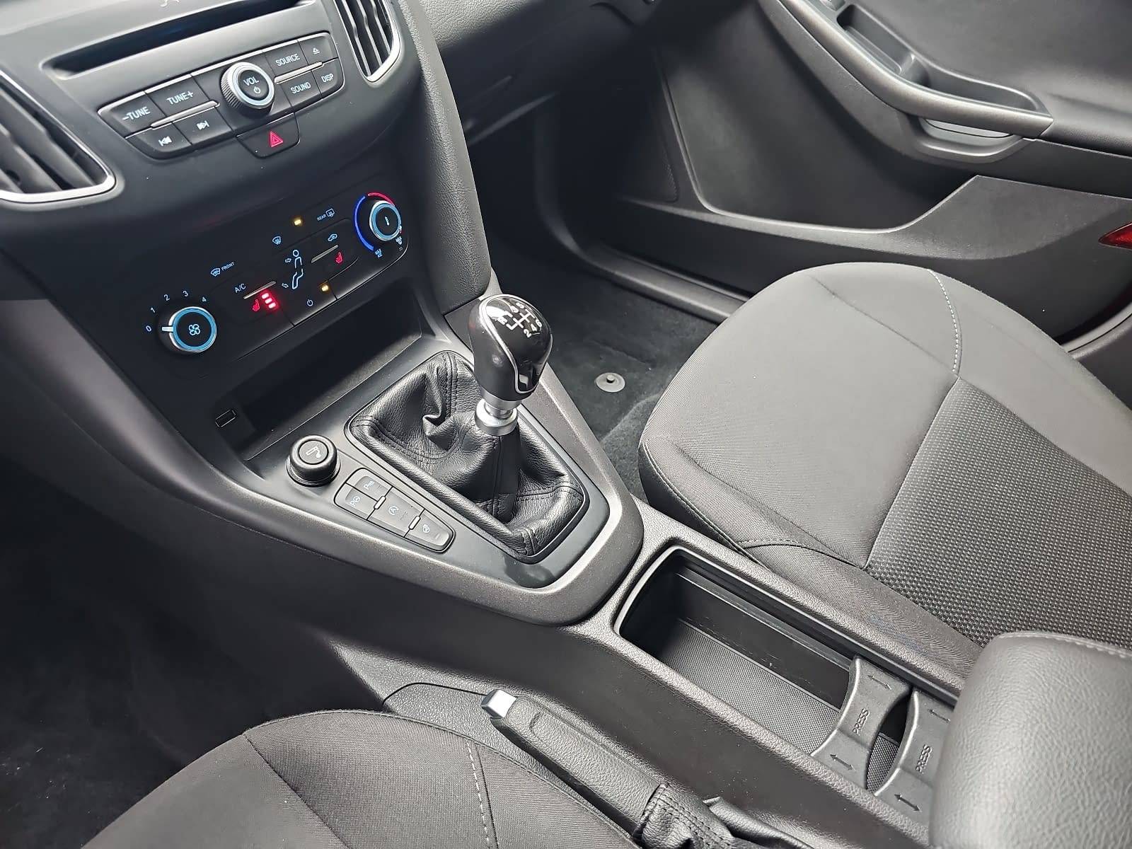 FORD FOCUS 1.0 EB BUSINESS NAVI WINTER P-ASSIST AHK