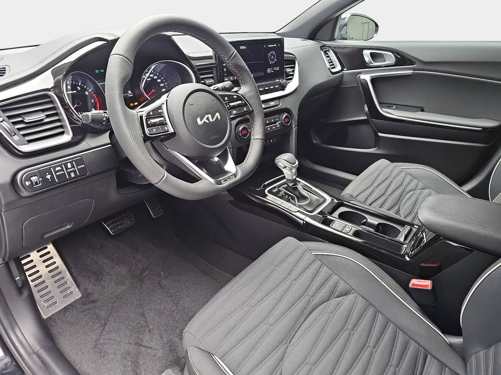 KIA CEED SW 1.5 T-GDI DCT7 GT-LINE