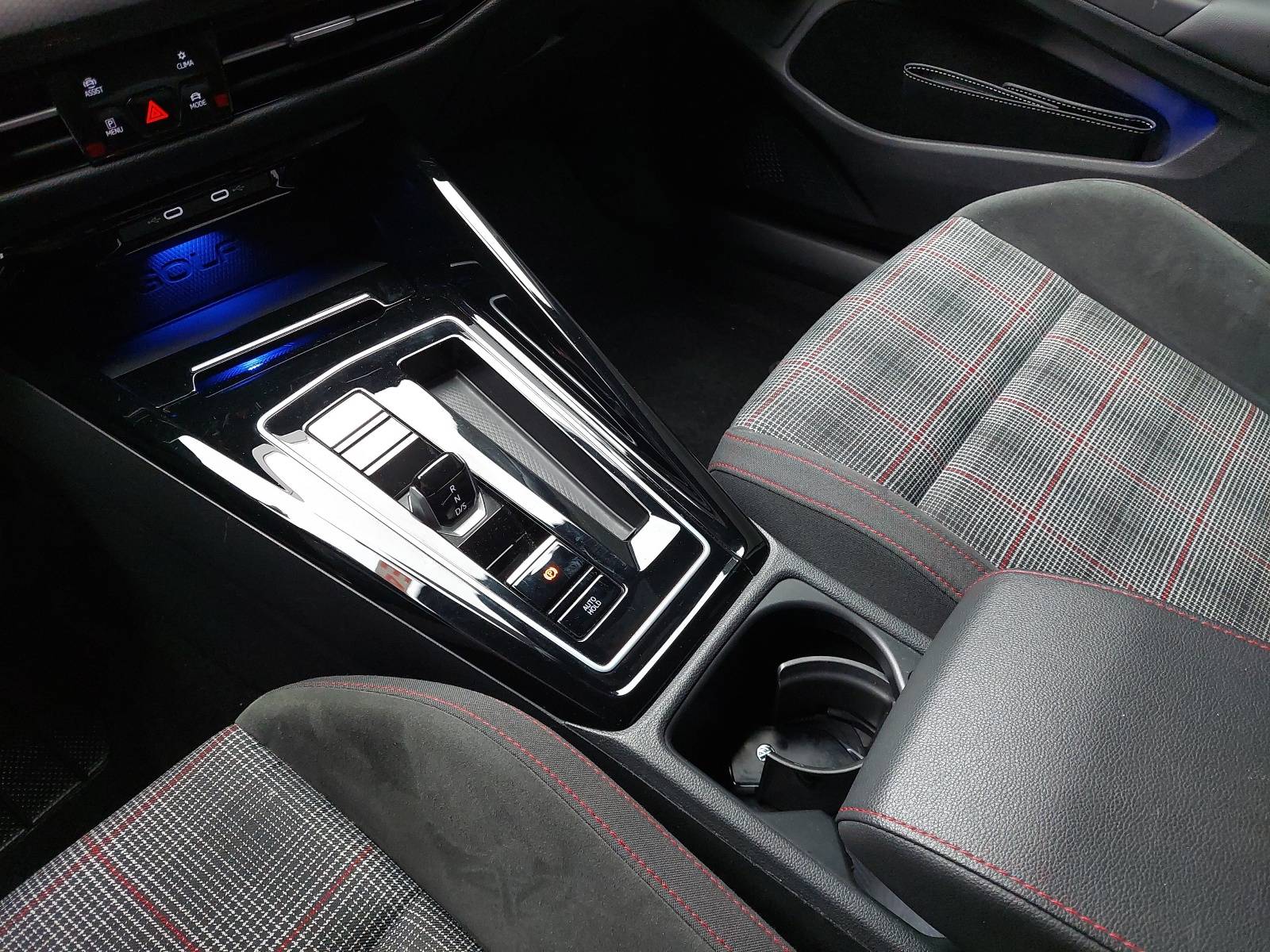 VW Golf VIII 2.0 TSI DSG GTI 3-Zonen-Klima Navi Sitzheizung