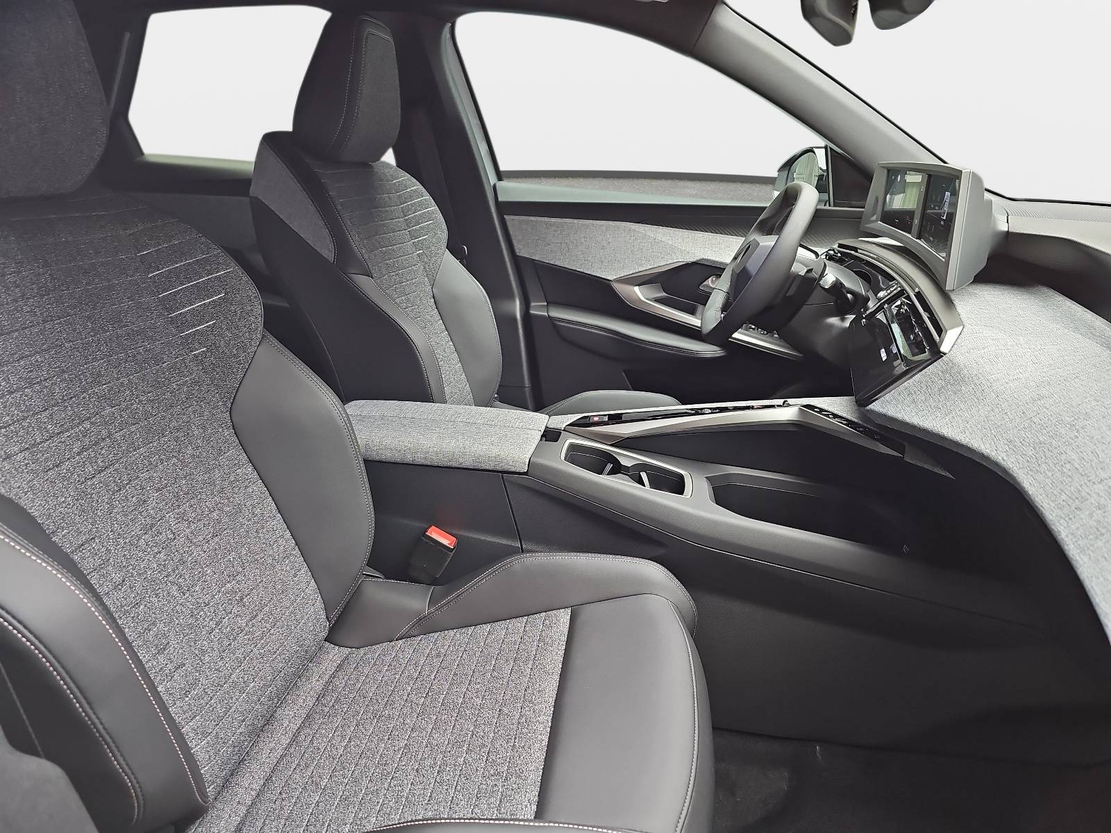 PEUGEOT 3008 1.2 HYBRID 145 E-DSC6 ALLURE LED DAB WINTER AHK LM