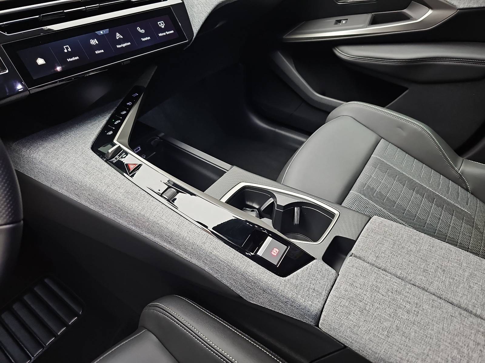 PEUGEOT 3008 1.2 HYBRID 145 E-DSC6 GT NAVI KLIMA LED AHK LM19