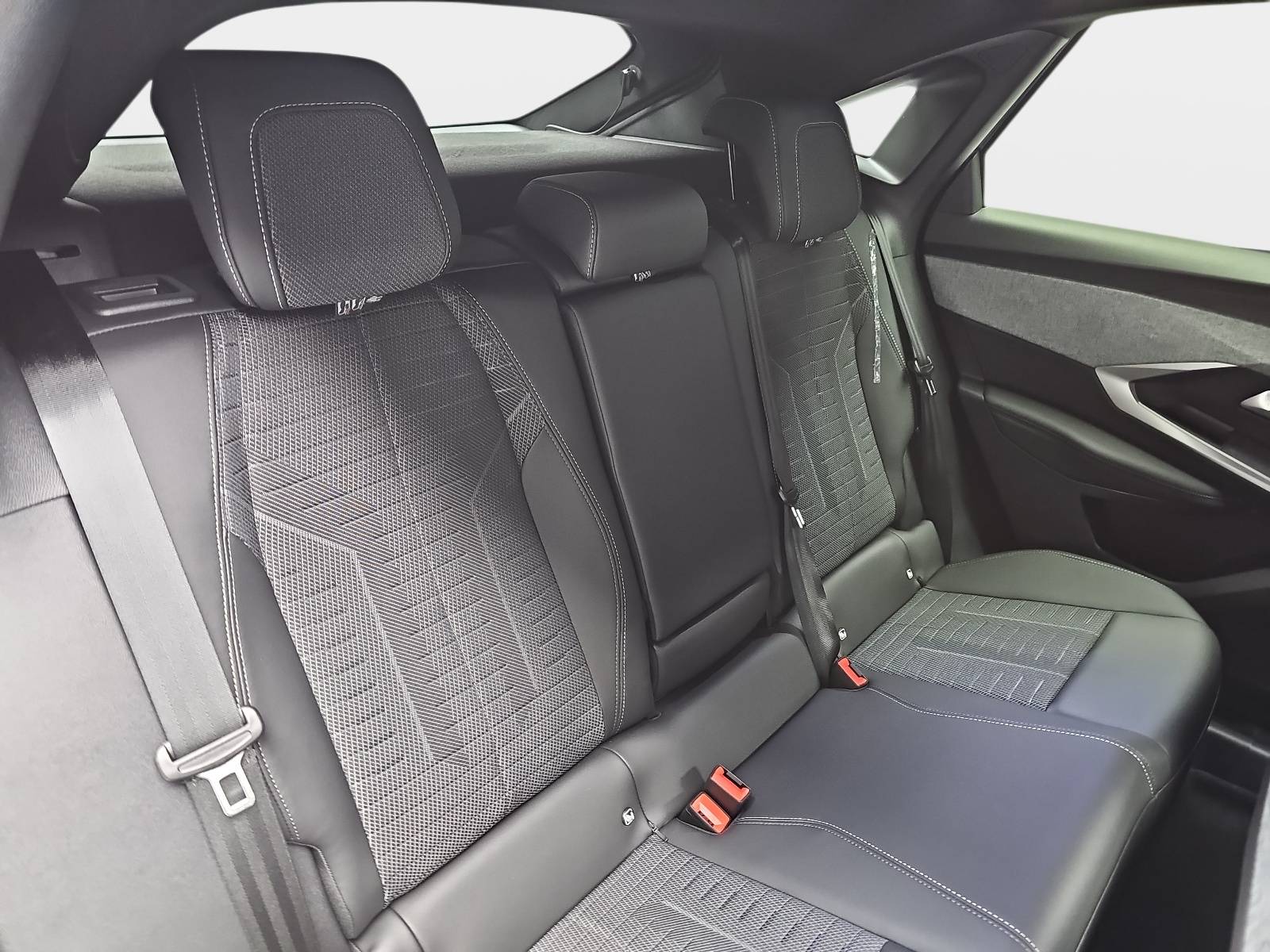 PEUGEOT 3008 1.2 HYBRID 145 E-DSC6 GT NAVI KLIMA LED AHK LM19