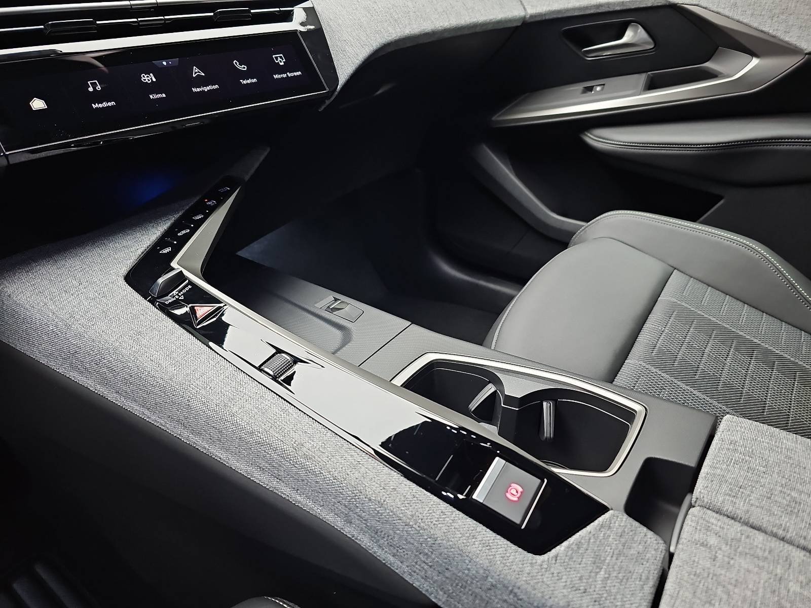PEUGEOT 3008 1.2 HYBRID 145 E-DSC6 GT NAVI KLIMA LED AHK LM19