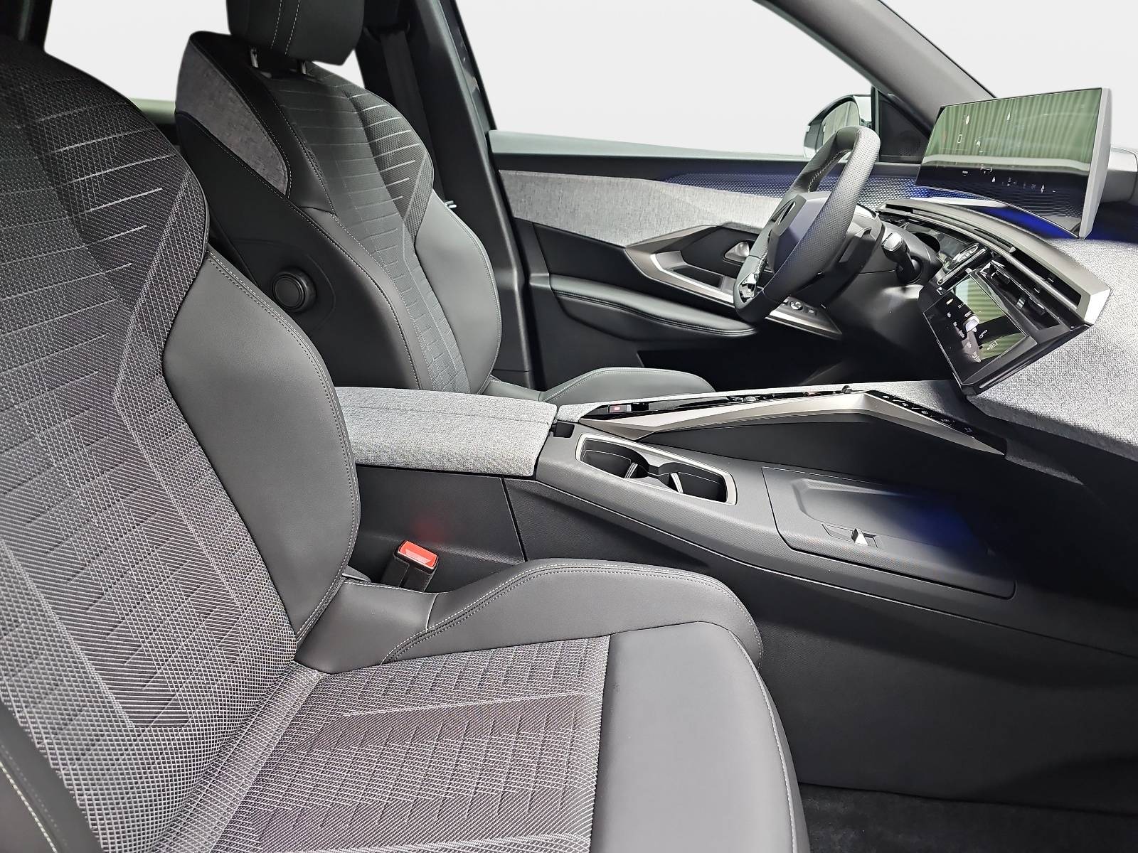 PEUGEOT 3008 1.2 HYBRID 145 E-DSC6 GT NAVI KLIMA LED AHK LM19
