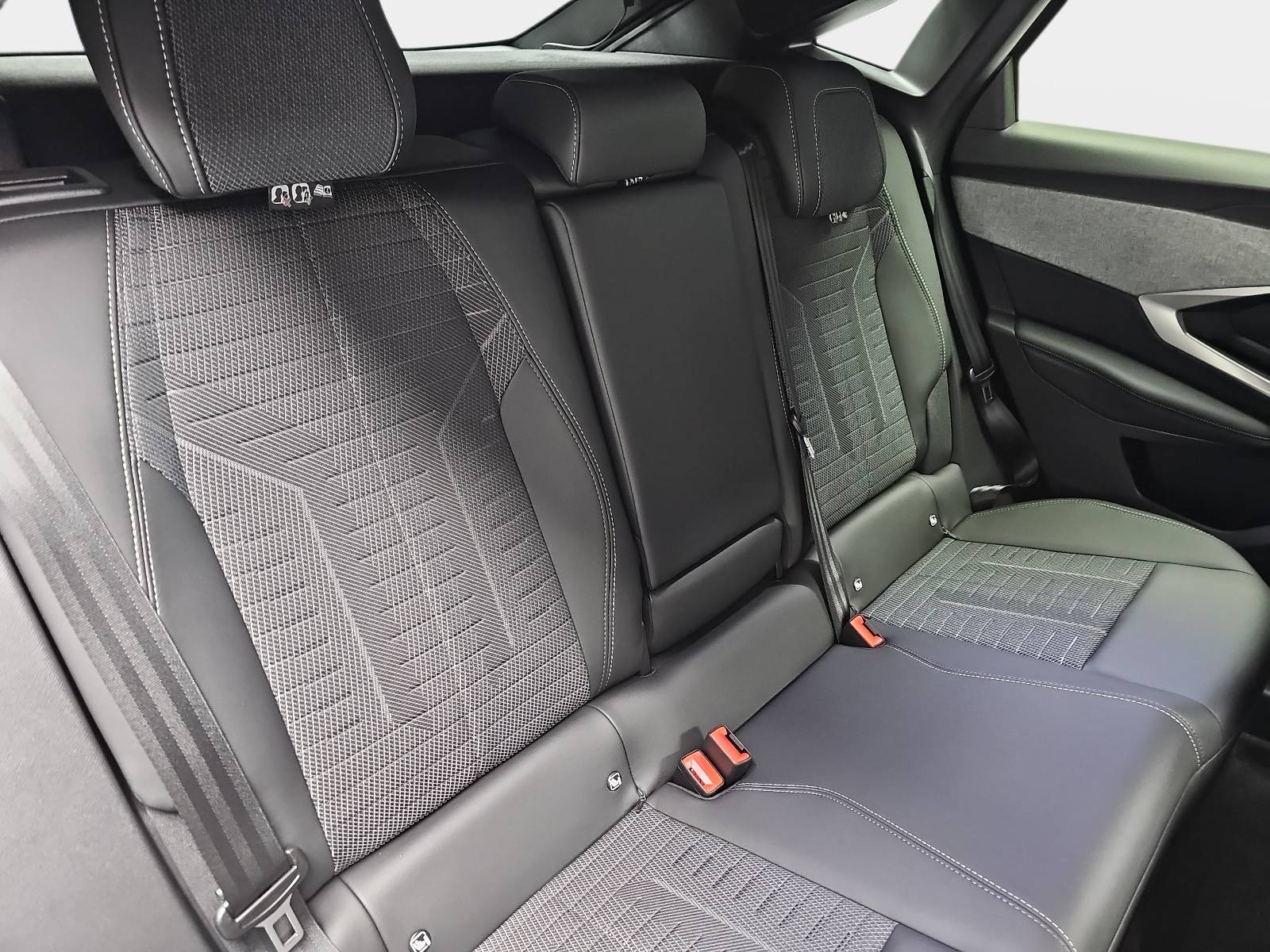 PEUGEOT 3008 1.2 HYBRID 145 E-DSC6 GT NAVI KLIMA LED AHK LM19