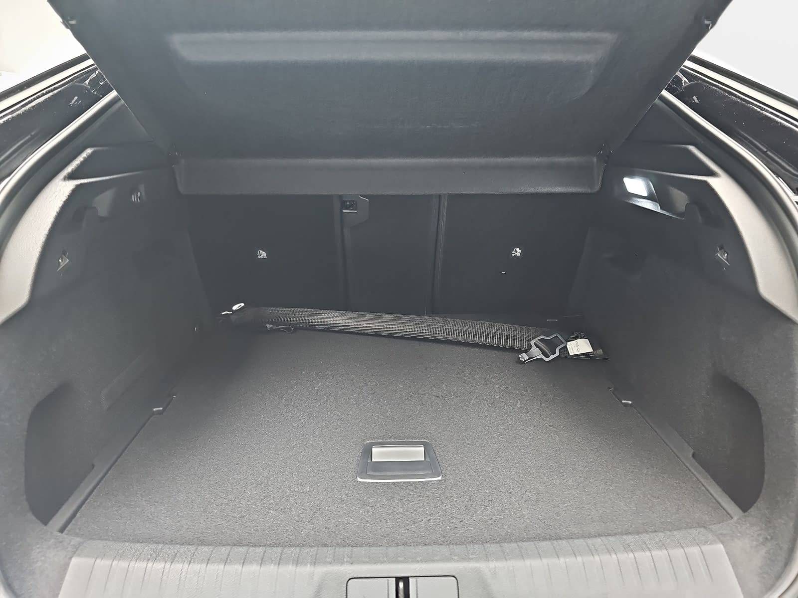 PEUGEOT 3008 1.2 HYBRID 145 E-DSC6 GT NAVI KLIMA LED AHK LM19