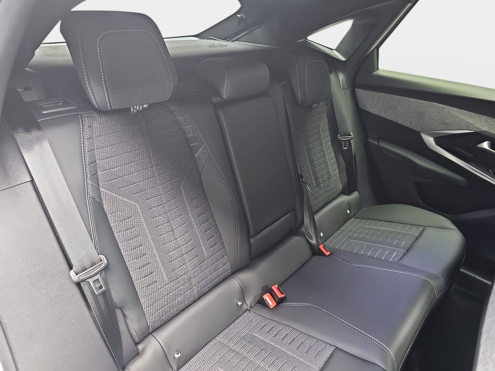 PEUGEOT 3008 1.2 HYBRID 145 E-DSC6 GT NAVI KLIMA LED AHK LM19