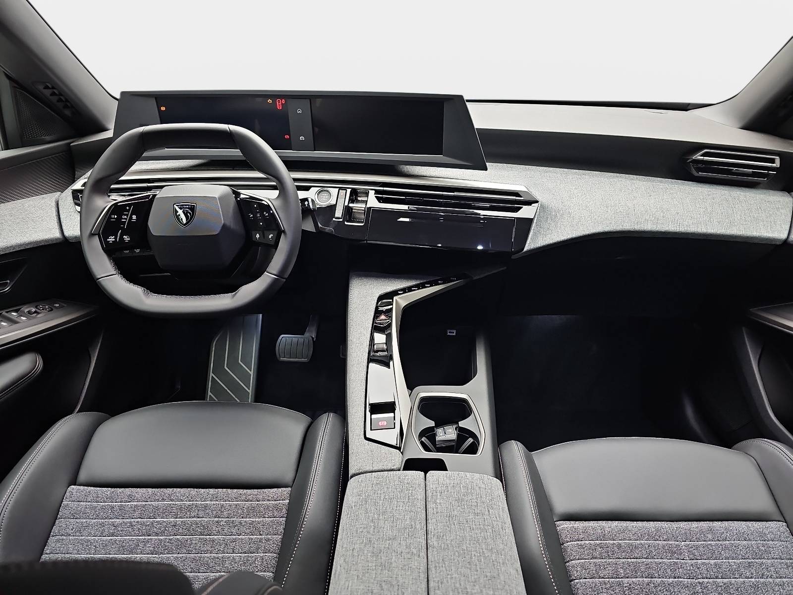 PEUGEOT 5008 1.2 HYBRID 145 E-DSC6 ALLURE KLIMA LED 7-S DAB 360