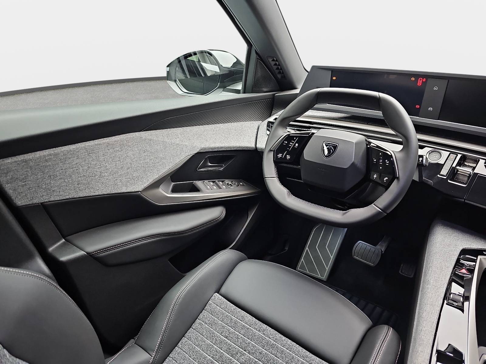 PEUGEOT 5008 1.2 HYBRID 145 E-DSC6 ALLURE KLIMA LED 7-S DAB 360