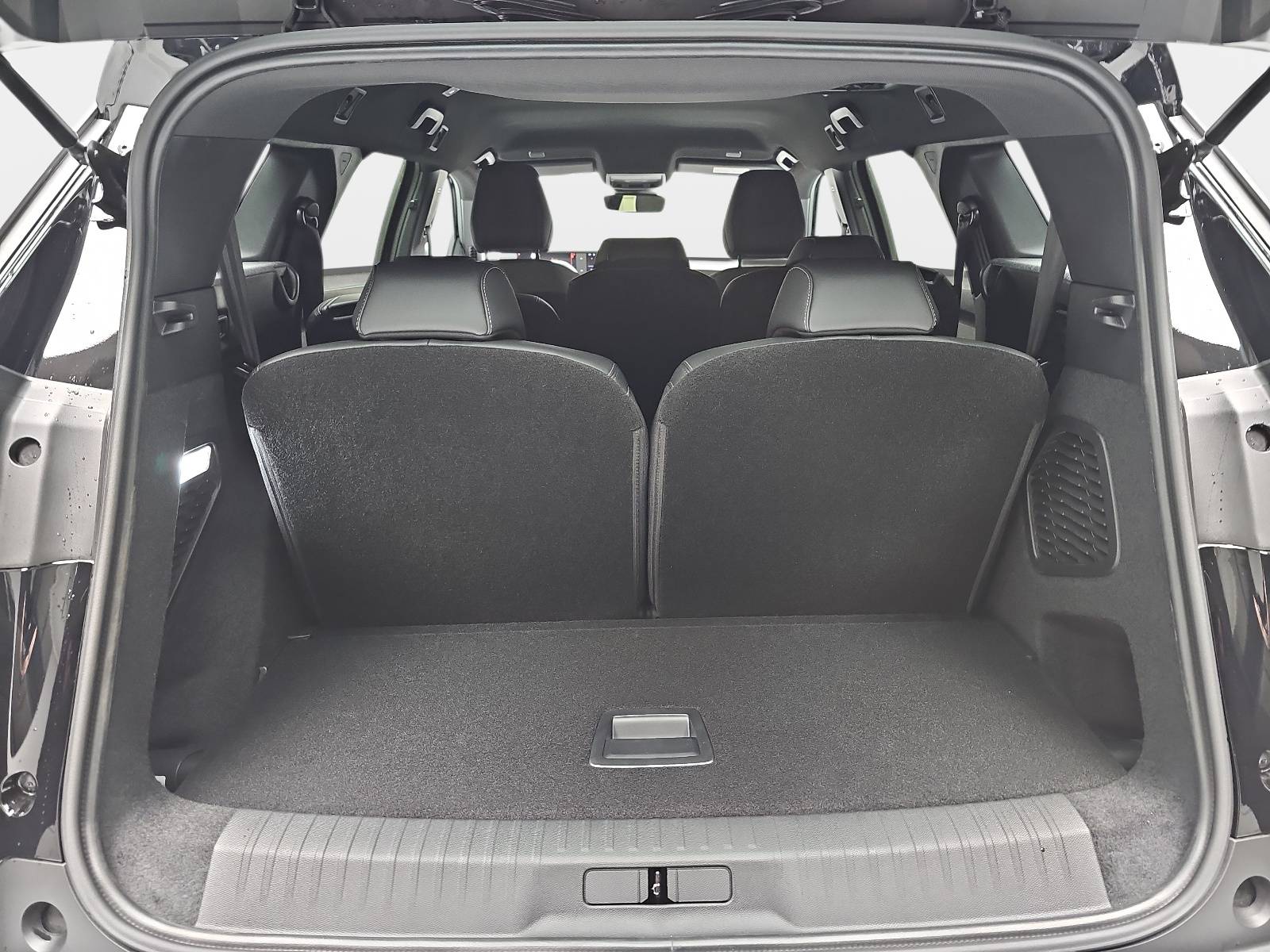 PEUGEOT 5008 1.2 HYBRID 145 E-DSC6 ALLURE KLIMA LED 7-S DAB 360