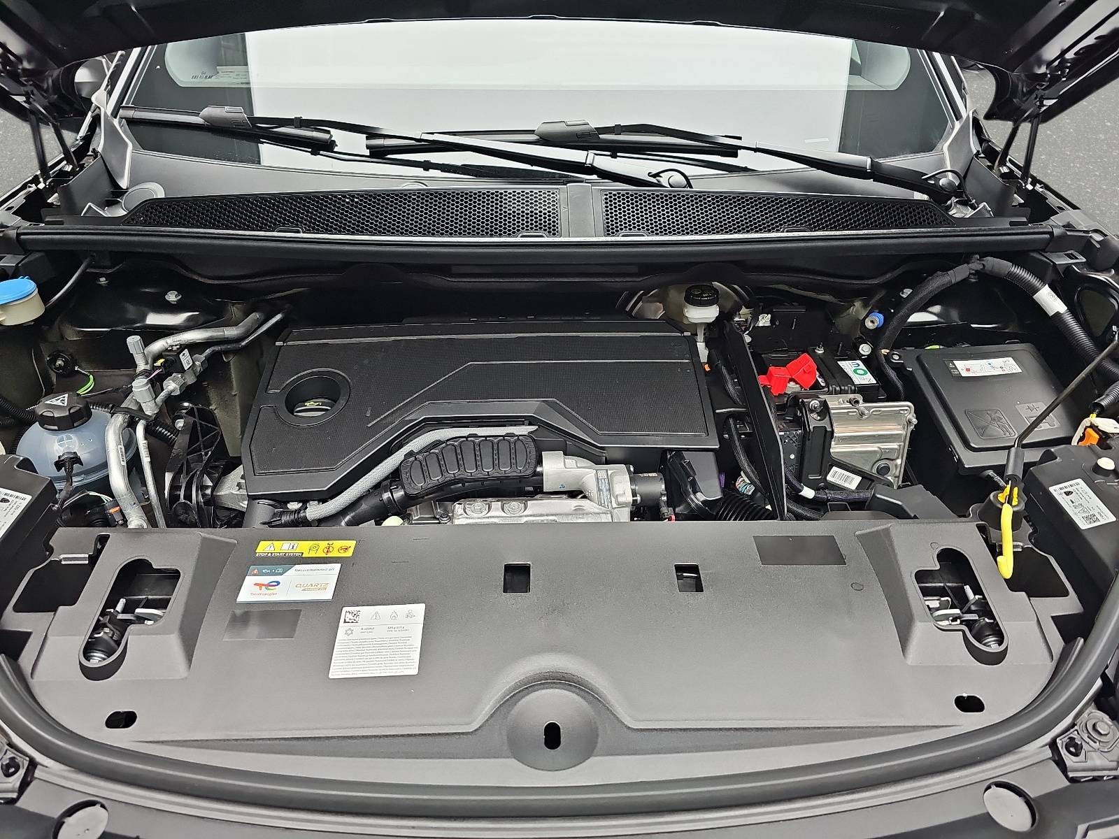 PEUGEOT 5008 1.2 HYBRID 145 E-DSC6 ALLURE KLIMA LED 7-S DAB 360