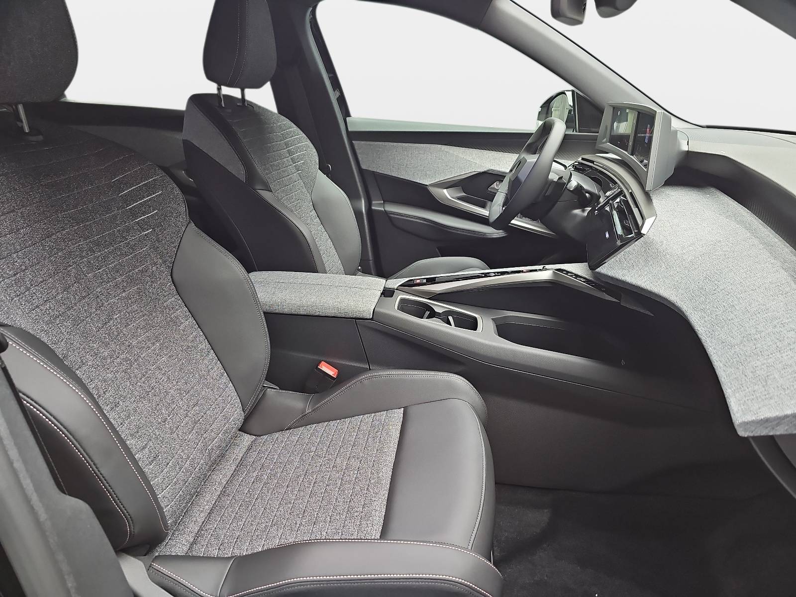 PEUGEOT 5008 1.2 HYBRID 145 E-DSC6 ALLURE KLIMA LED 7-S DAB 360