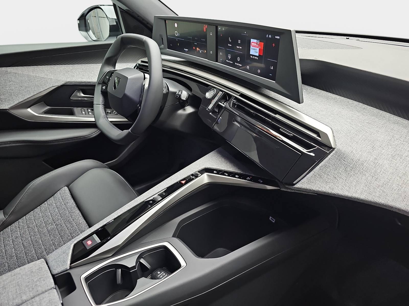 PEUGEOT 5008 1.2 HYBRID 145 E-DSC6 ALLURE KLIMA LED 7-S DAB 360