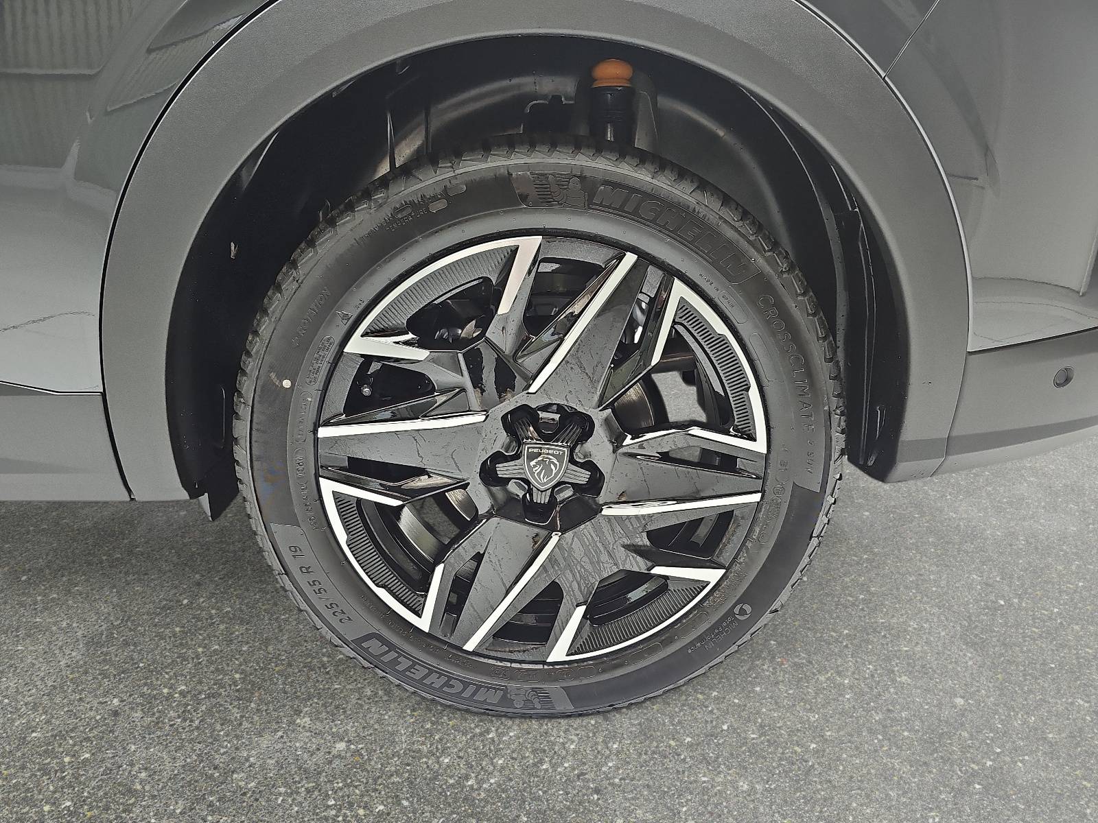 PEUGEOT 5008 1.2 HYBRID 145 E-DSC6 ALLURE KLIMA LED 7-S DAB 360