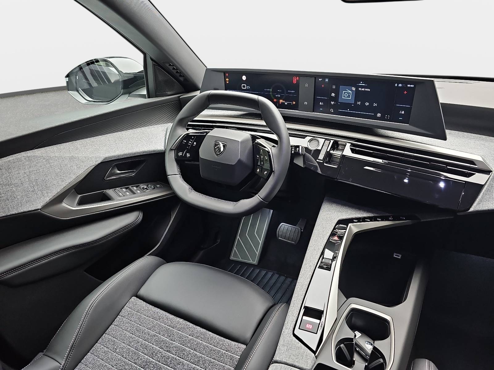 PEUGEOT 5008 1.2 HYBRID 145 E-DSC6 ALLURE KLIMA LED 7-S DAB 360