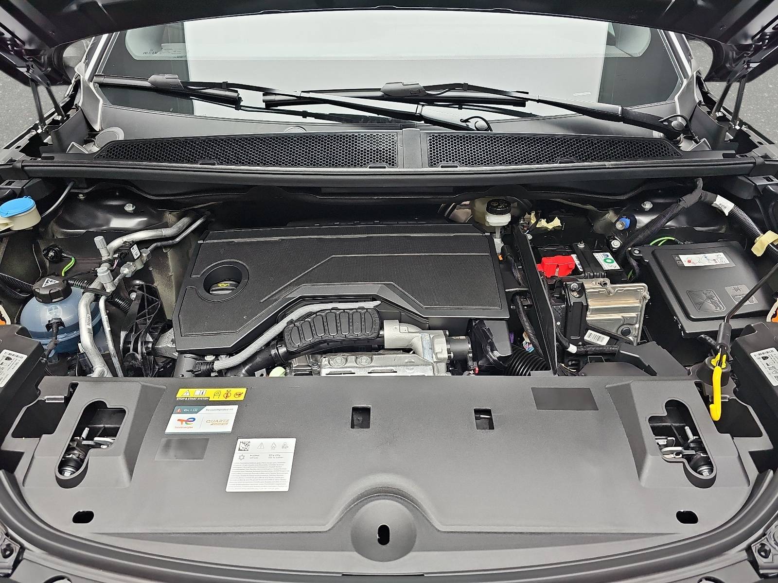 PEUGEOT 5008 1.2 HYBRID 145 E-DSC6 ALLURE KLIMA LED 7-S DAB 360