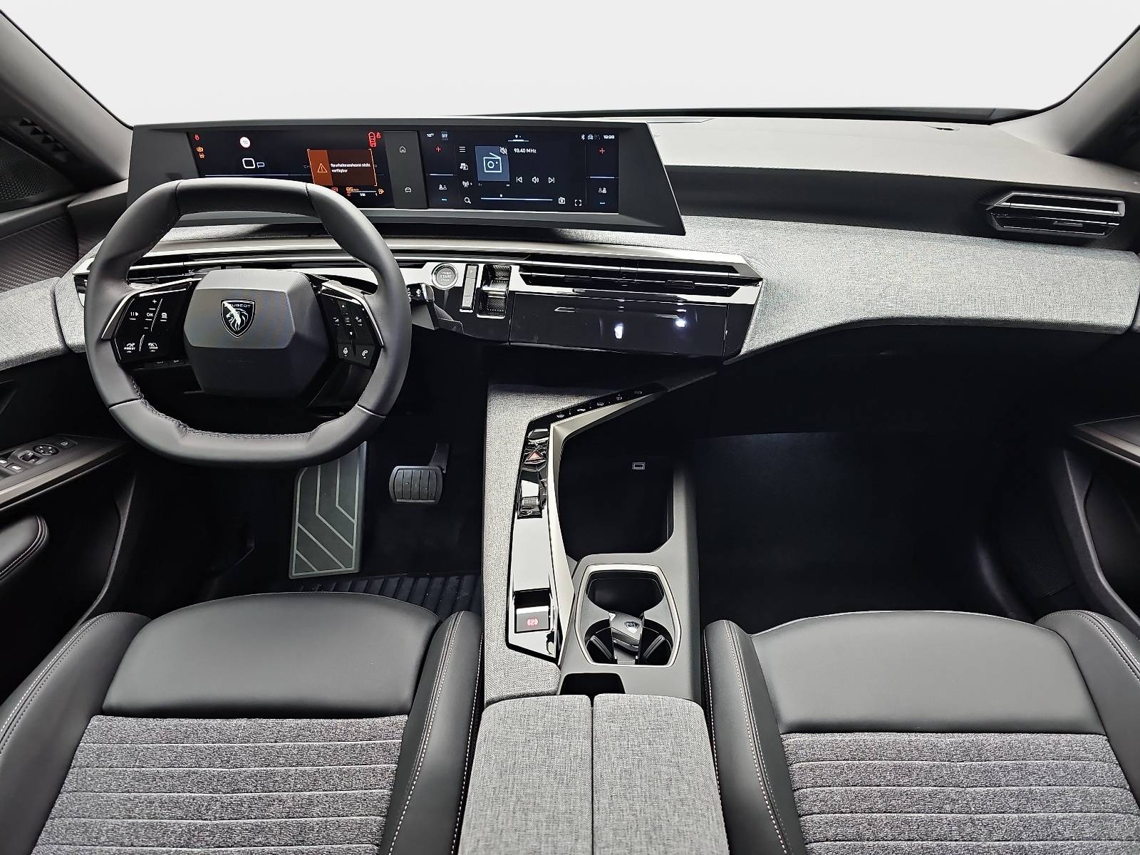 PEUGEOT 5008 1.2 HYBRID 145 E-DSC6 ALLURE KLIMA LED 7-S DAB 360