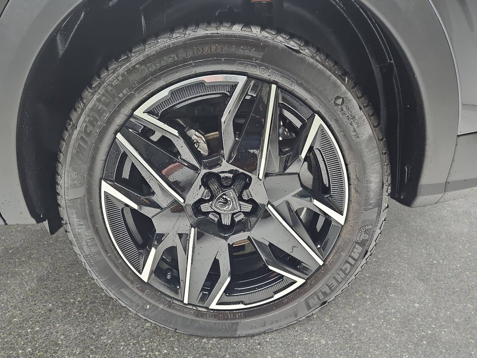 PEUGEOT 5008 1.2 HYBRID 145 E-DSC6 ALLURE KLIMA LED 7-S DAB 360