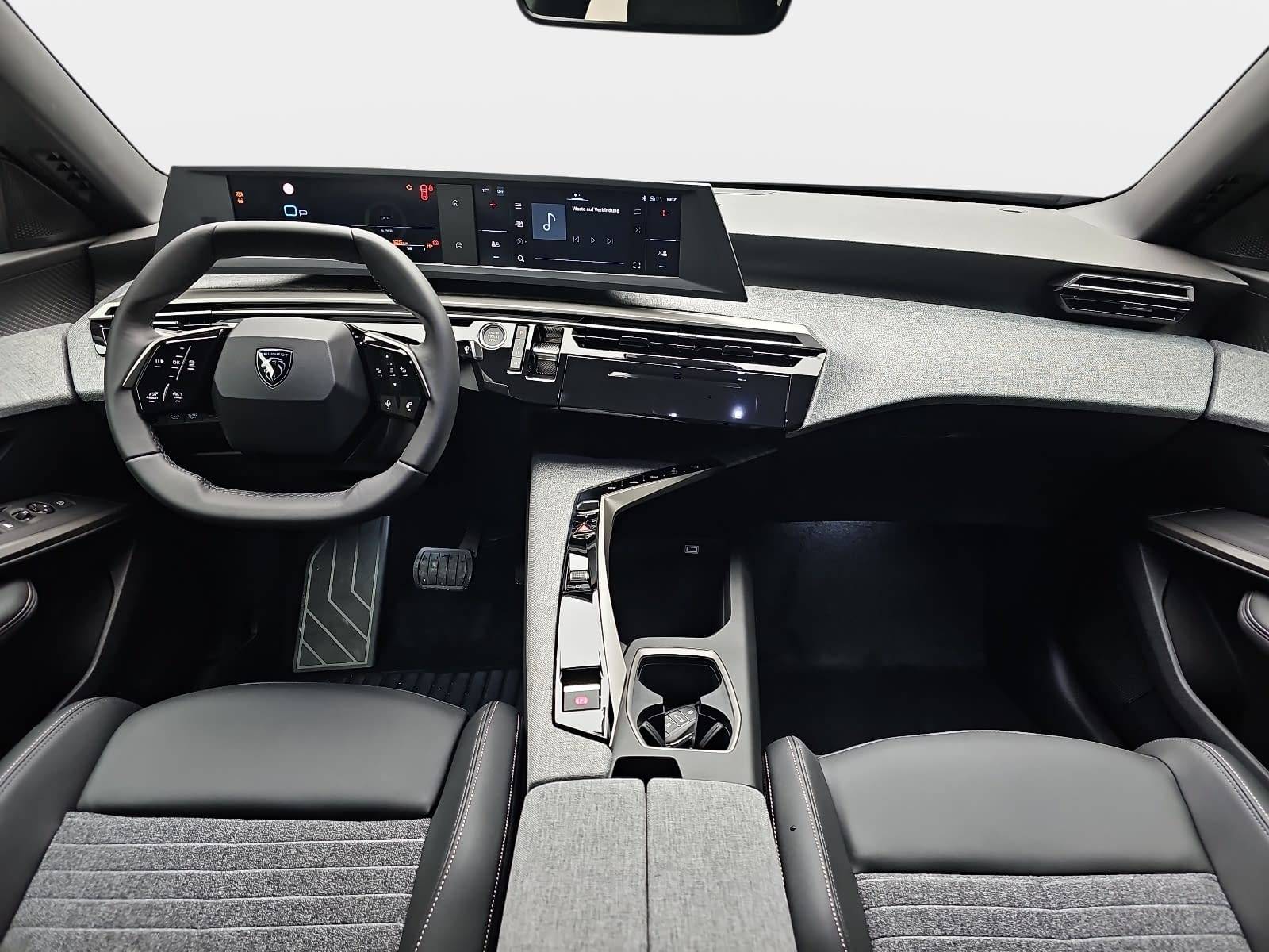 PEUGEOT 5008 1.2 HYBRID 145 E-DSC6 ALLURE KLIMA LED 7-S DAB 360