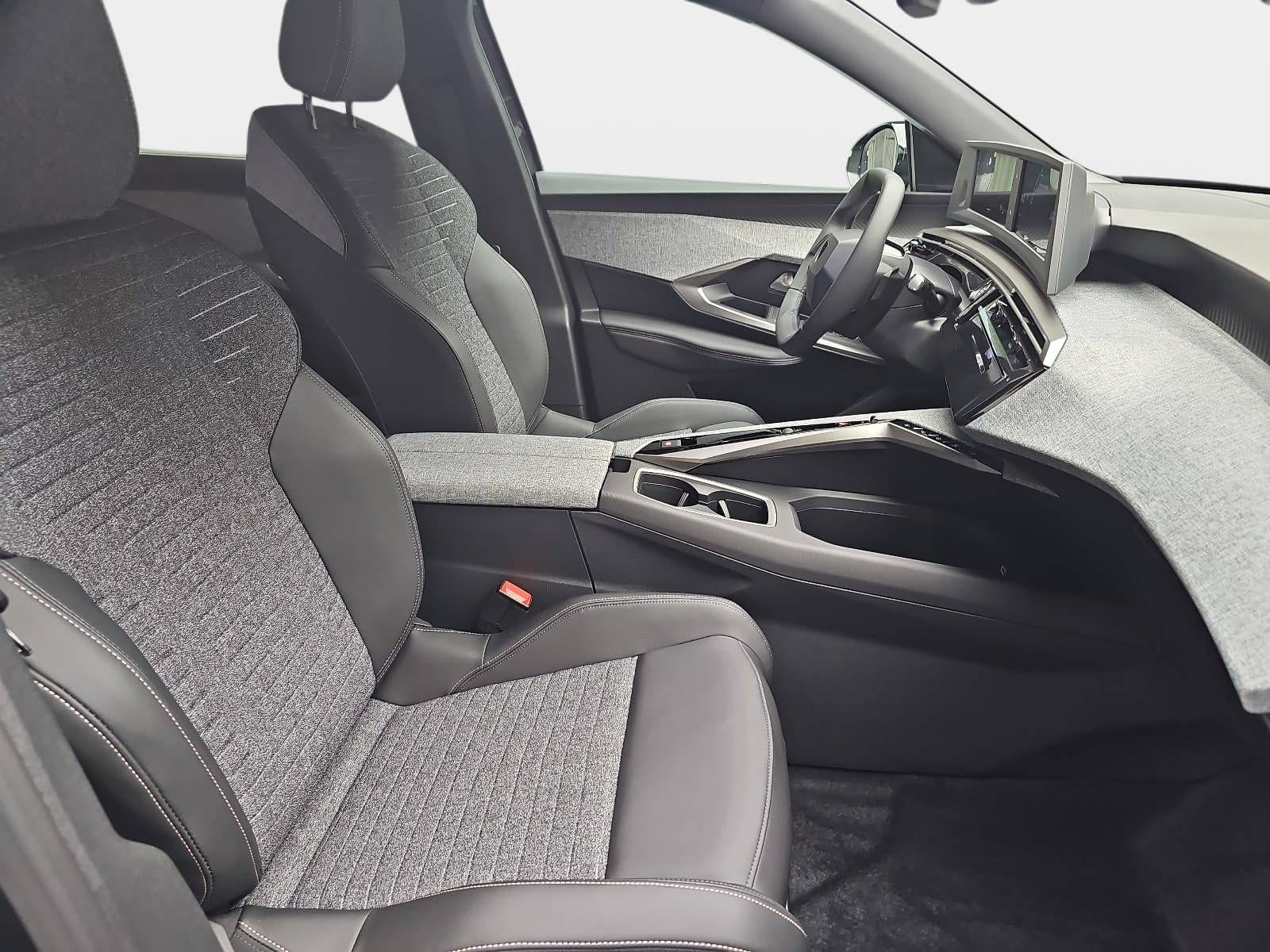 PEUGEOT 5008 1.2 HYBRID 145 E-DSC6 ALLURE KLIMA LED 7-S DAB 360