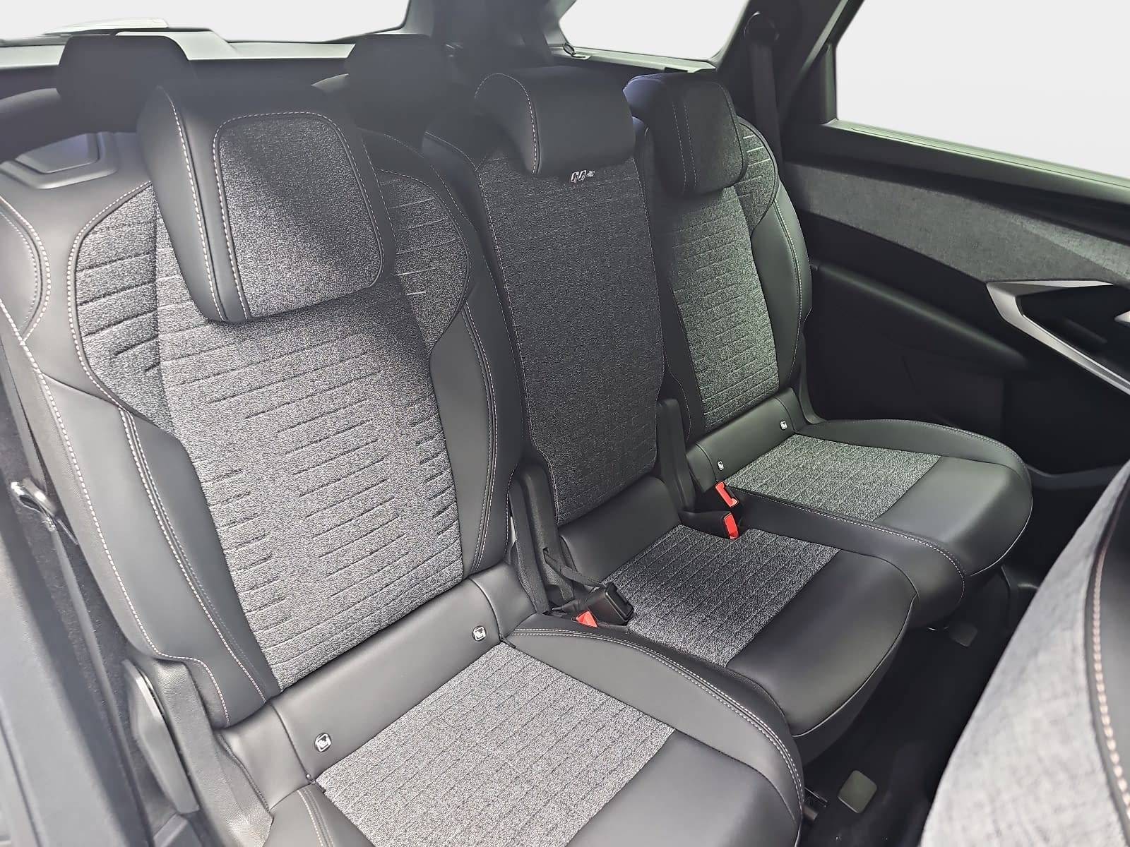 PEUGEOT 5008 1.2 HYBRID 145 E-DSC6 ALLURE KLIMA LED 7-S DAB 360