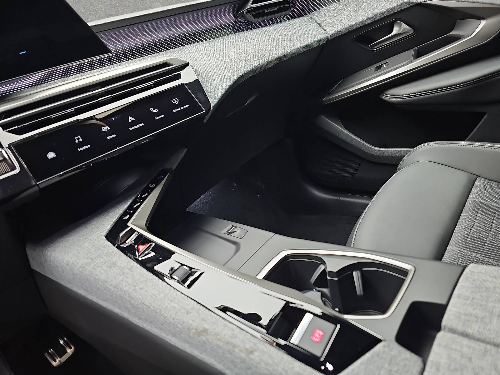 PEUGEOT 5008 1.2 HYBRID 145 E-DSC6 GT KLIMA LED 7-S DAB 360° AH