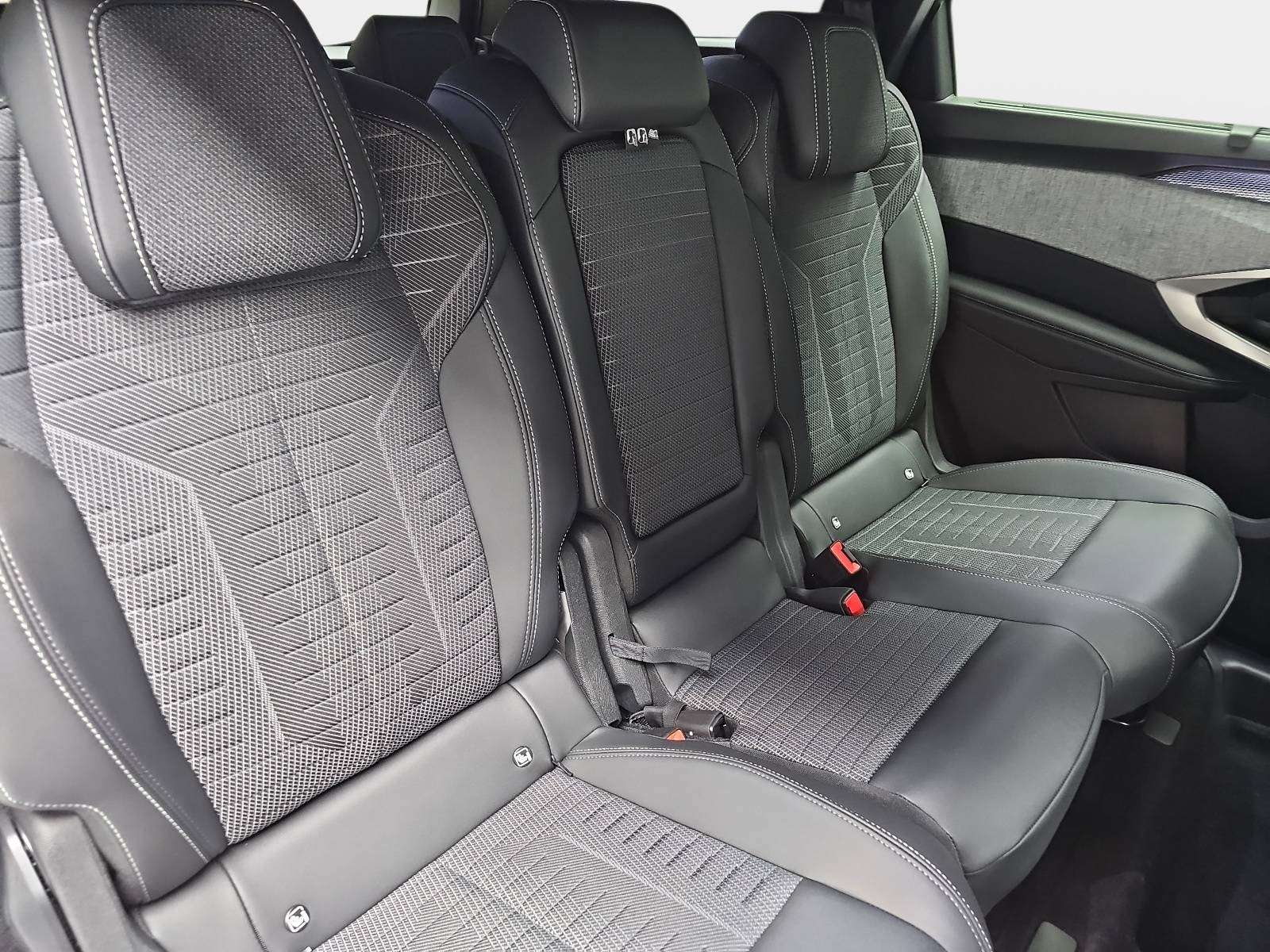 PEUGEOT 5008 1.2 HYBRID 145 E-DSC6 GT KLIMA LED 7-S DAB 360° AH