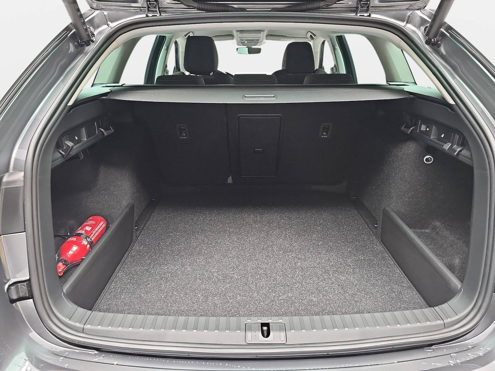 SKODA OCTAVIA COMBI 1.5 TSI ETEC DSG SELECTION NAVI LED ACC WINTER KA