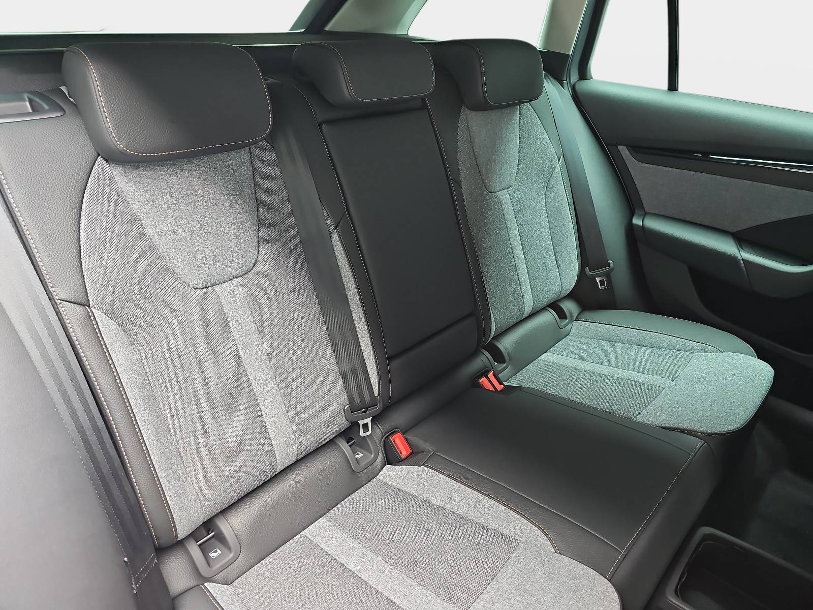 SKODA OCTAVIA COMBI 1.5 TSI ETEC DSG SELECTION NAVI LED ACC WINTER KA