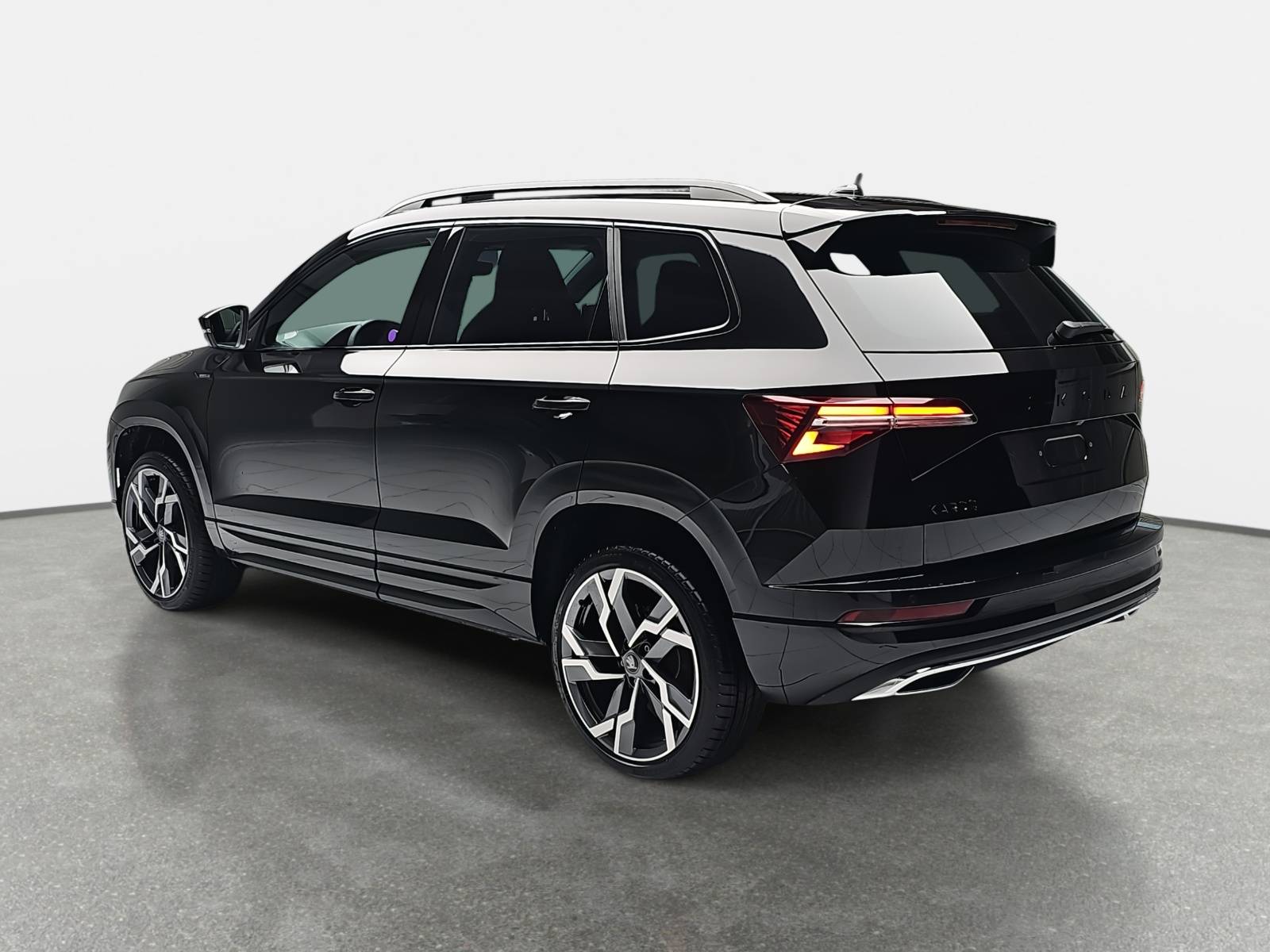 SKODA KAROQ 1.5 TSI DSG SPORTLINE NAVI LED PANO ACC WINTER KAM