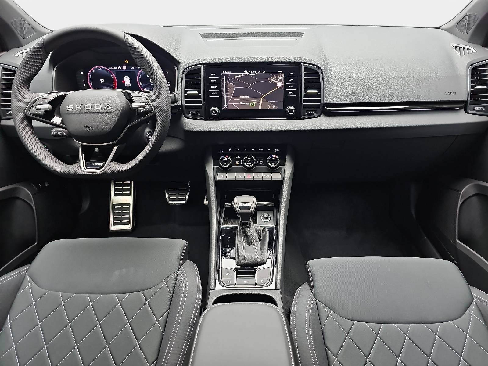 SKODA KAROQ 1.5 TSI DSG SPORTLINE NAVI LED PANO ACC WINTER KAM