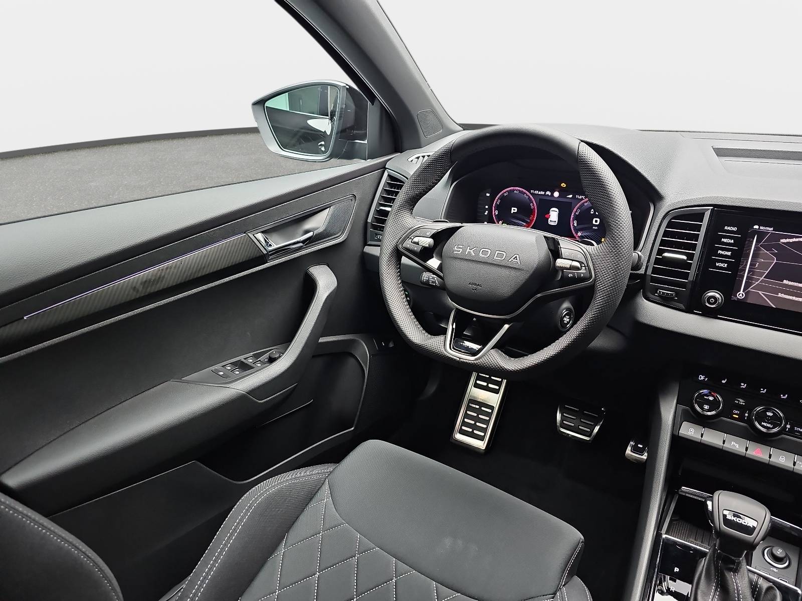 SKODA KAROQ 1.5 TSI DSG SPORTLINE NAVI LED PANO ACC WINTER KAM