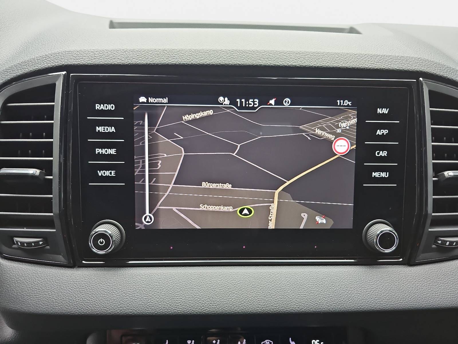 SKODA KAROQ 1.5 TSI DSG SPORTLINE NAVI LED PANO ACC WINTER KAM