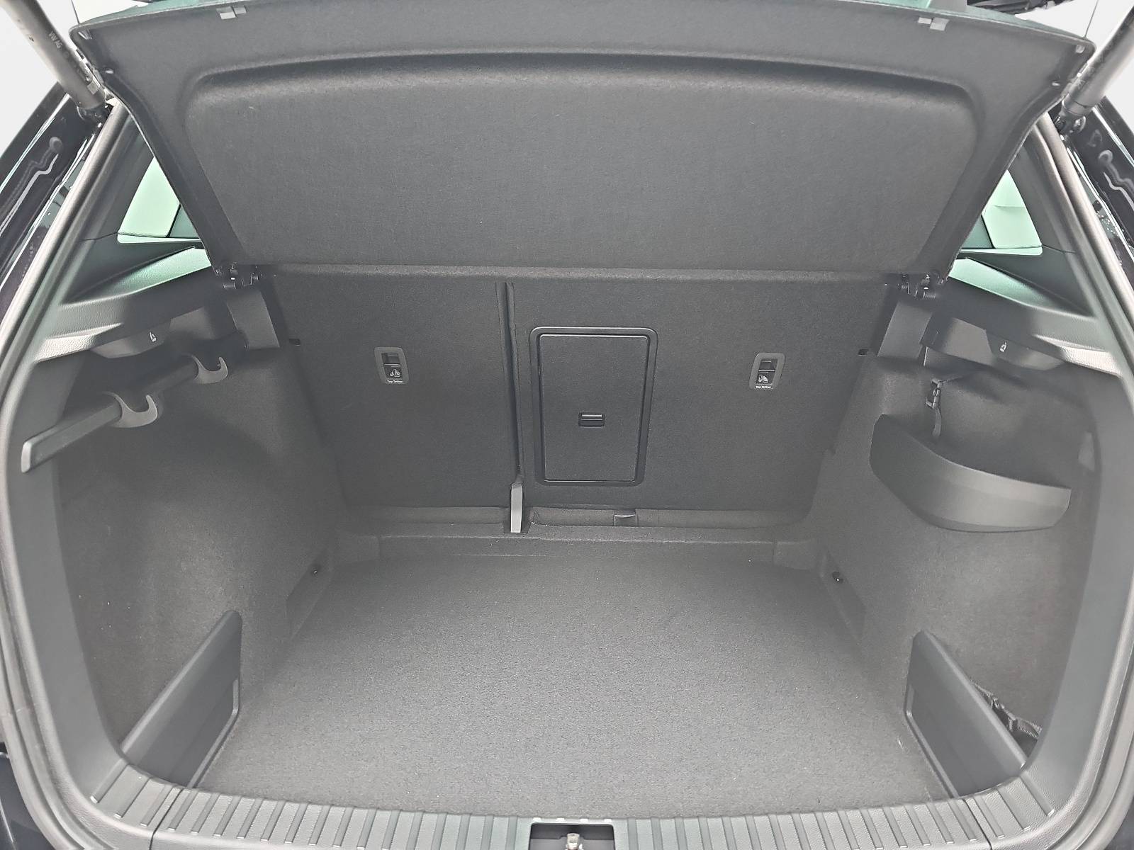 SKODA KAROQ 1.5 TSI DSG SPORTLINE NAVI LED PANO ACC WINTER KAM