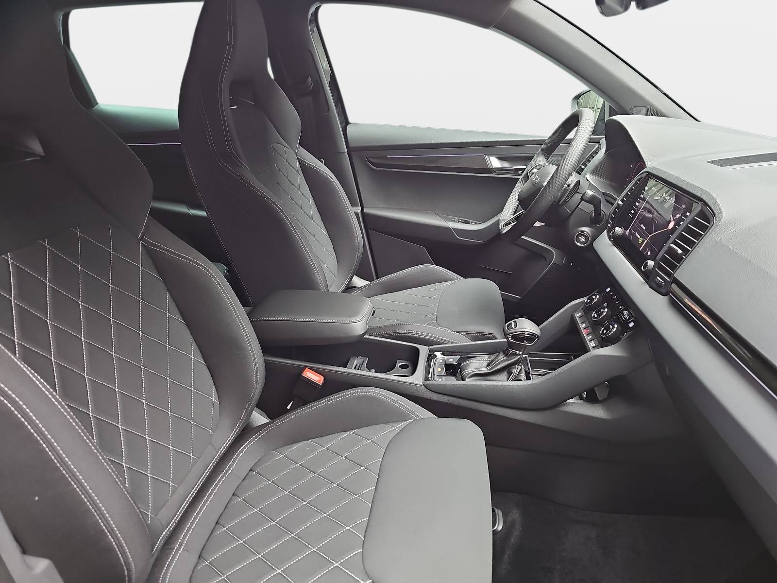 SKODA KAROQ 1.5 TSI DSG SPORTLINE NAVI LED PANO ACC WINTER KAM