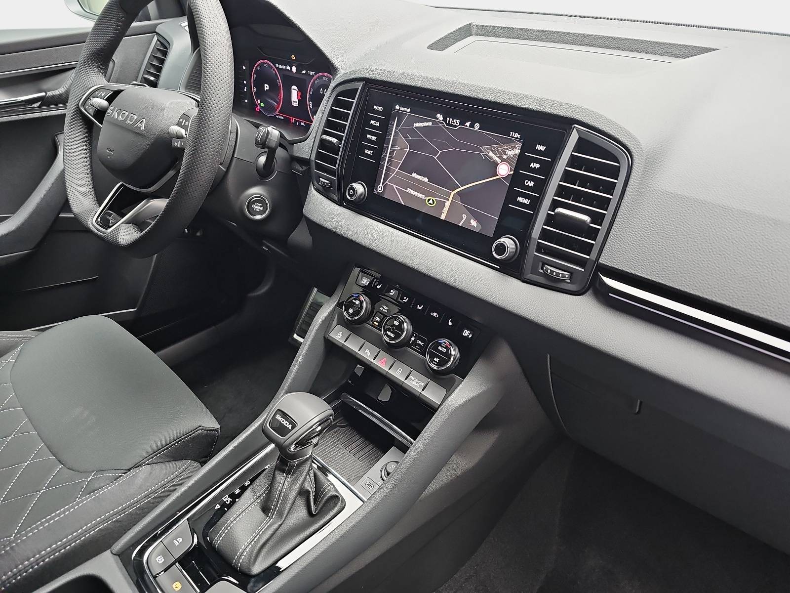 SKODA KAROQ 1.5 TSI DSG SPORTLINE NAVI LED PANO ACC WINTER KAM