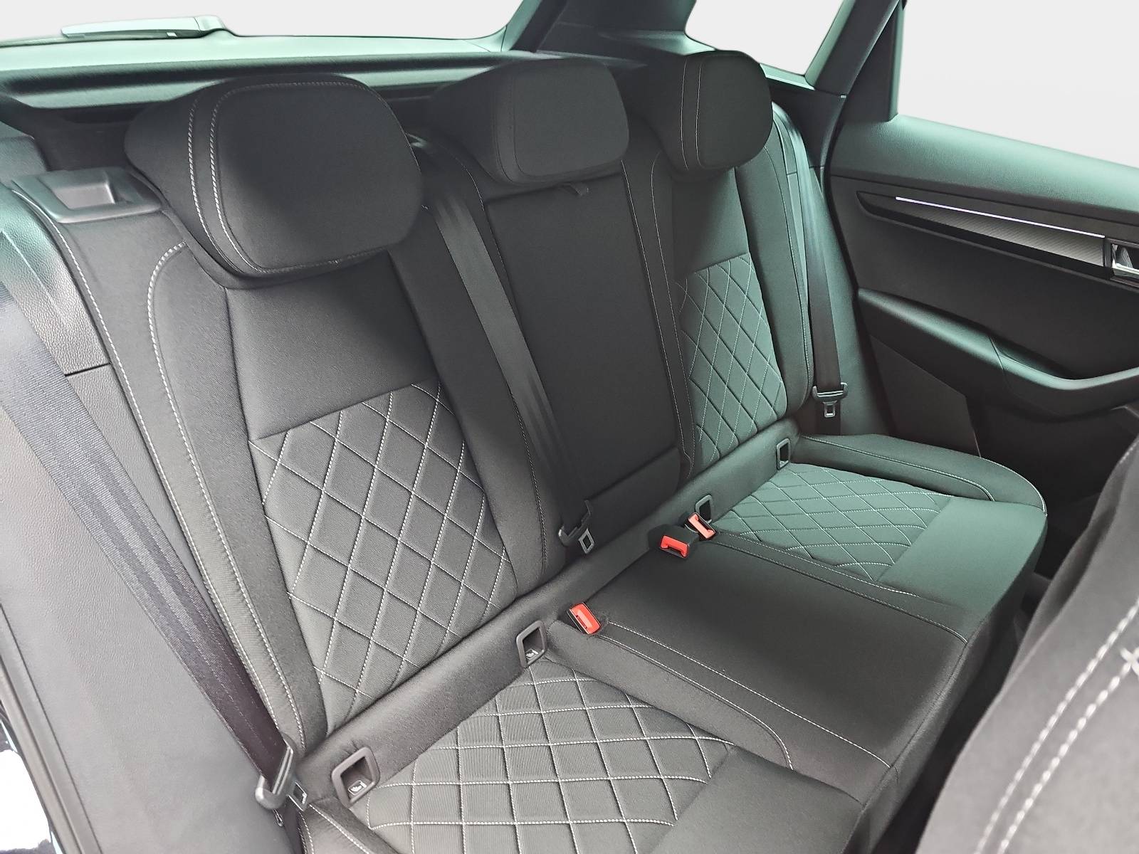 SKODA KAROQ 1.5 TSI DSG SPORTLINE NAVI LED PANO ACC WINTER KAM