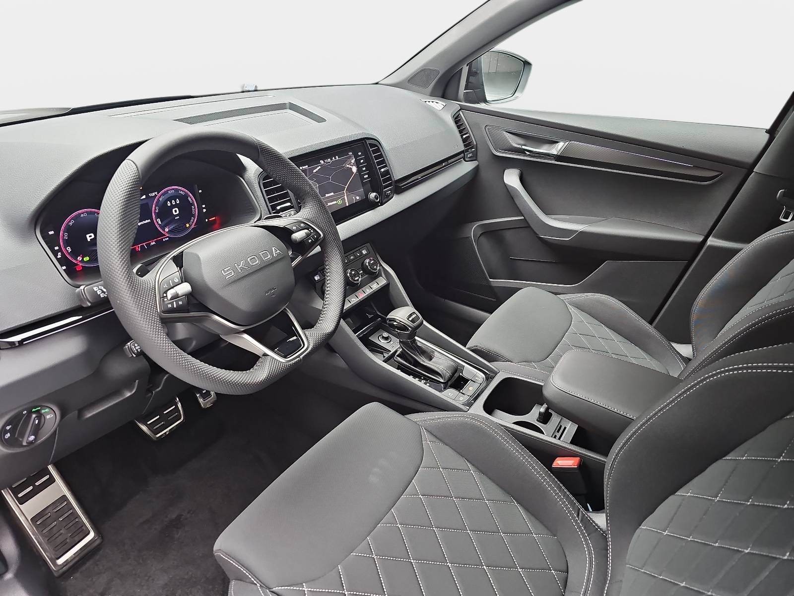 SKODA KAROQ 1.5 TSI DSG SPORTLINE NAVI LED PANO ACC WINTER KAM