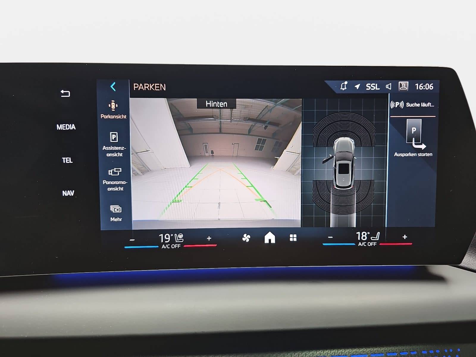 BMW 123 I AUTO. M SPORT NAVI LED DRIVING+P-ASSIST H+K KAM