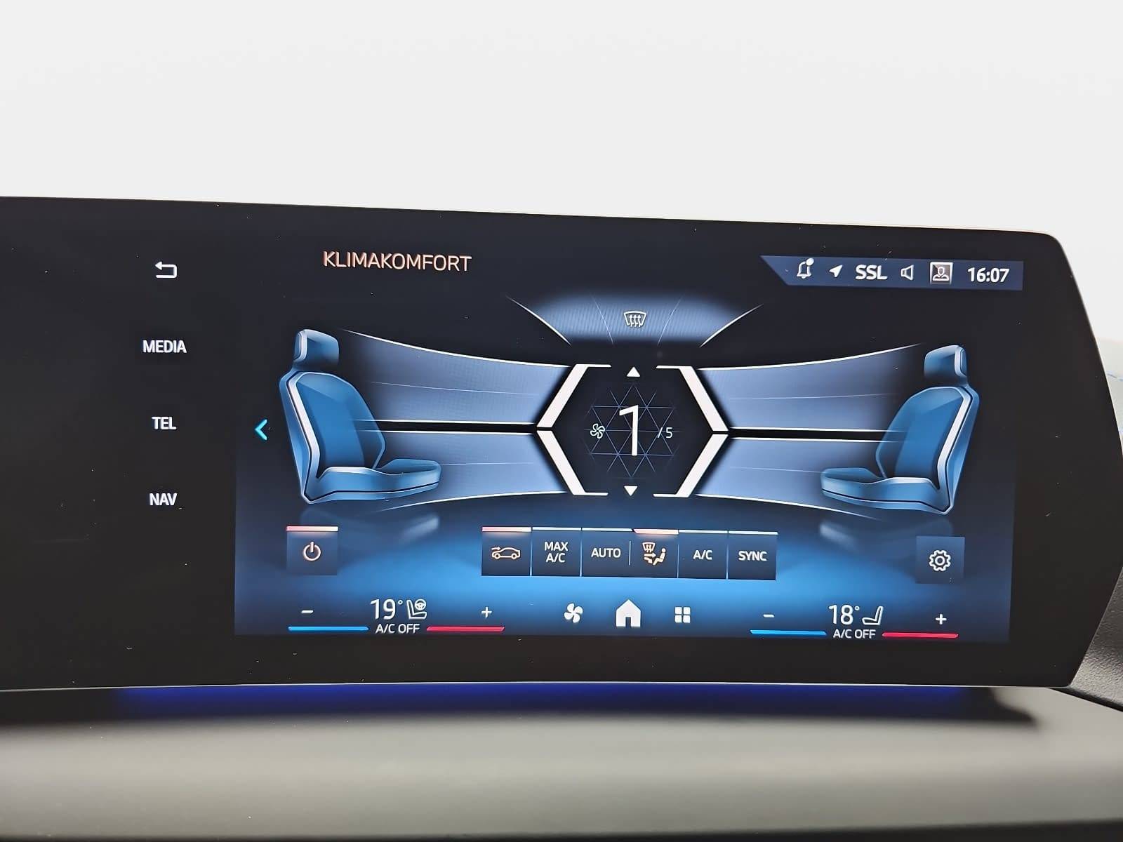 BMW 123 I AUTO. M SPORT NAVI LED DRIVING+P-ASSIST H+K KAM