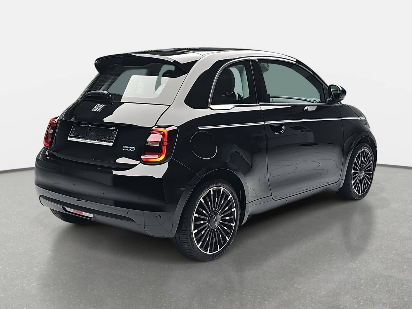 FIAT 500E ELEKTRO 42 KWH BY BOCELLI NAVI KLIMA LED JBL APPLE/ANDROID LM17