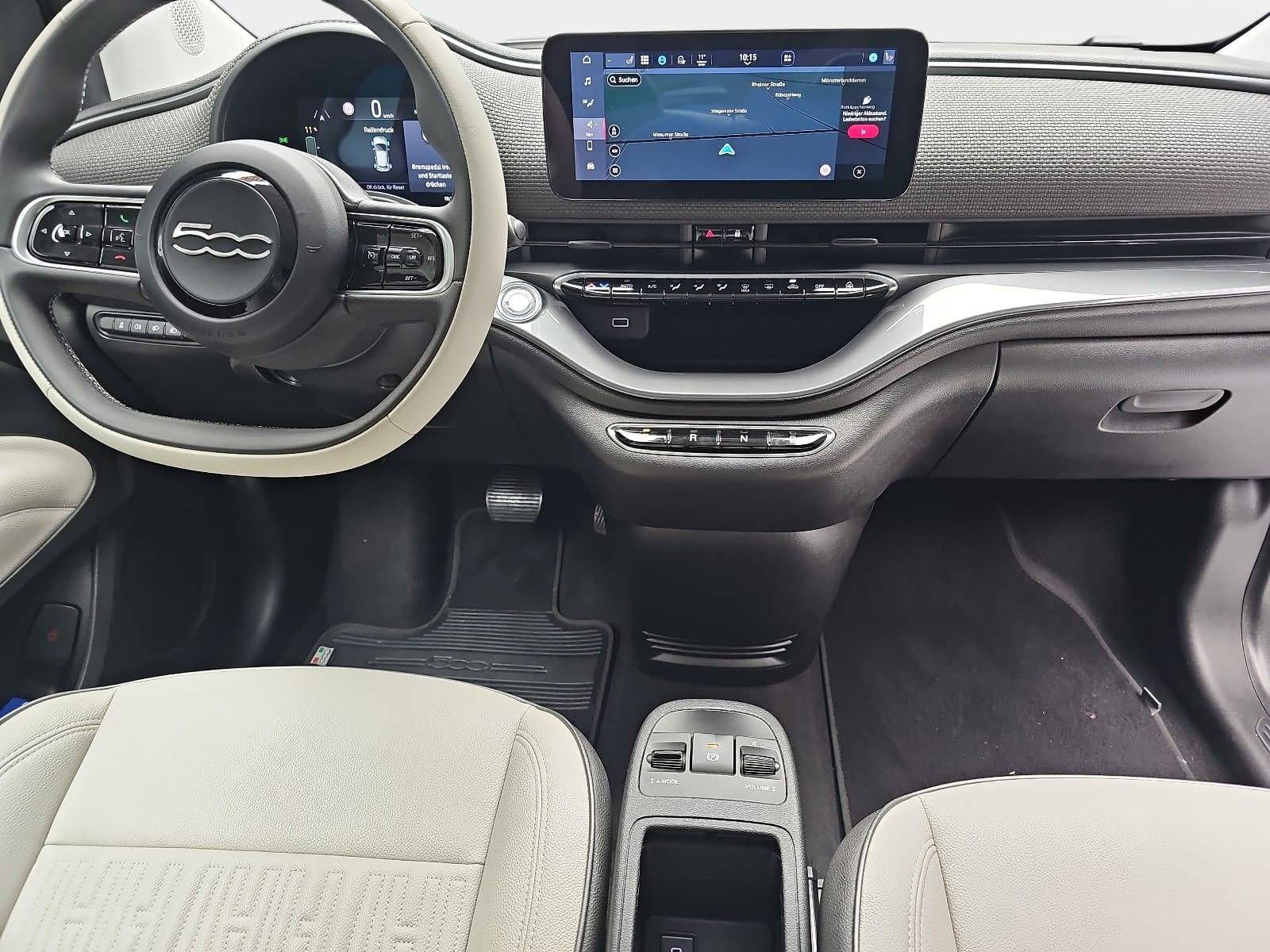 FIAT 500E ELEKTRO 42 KWH BY BOCELLI NAVI KLIMA LED JBL APPLE/ANDROID LM17