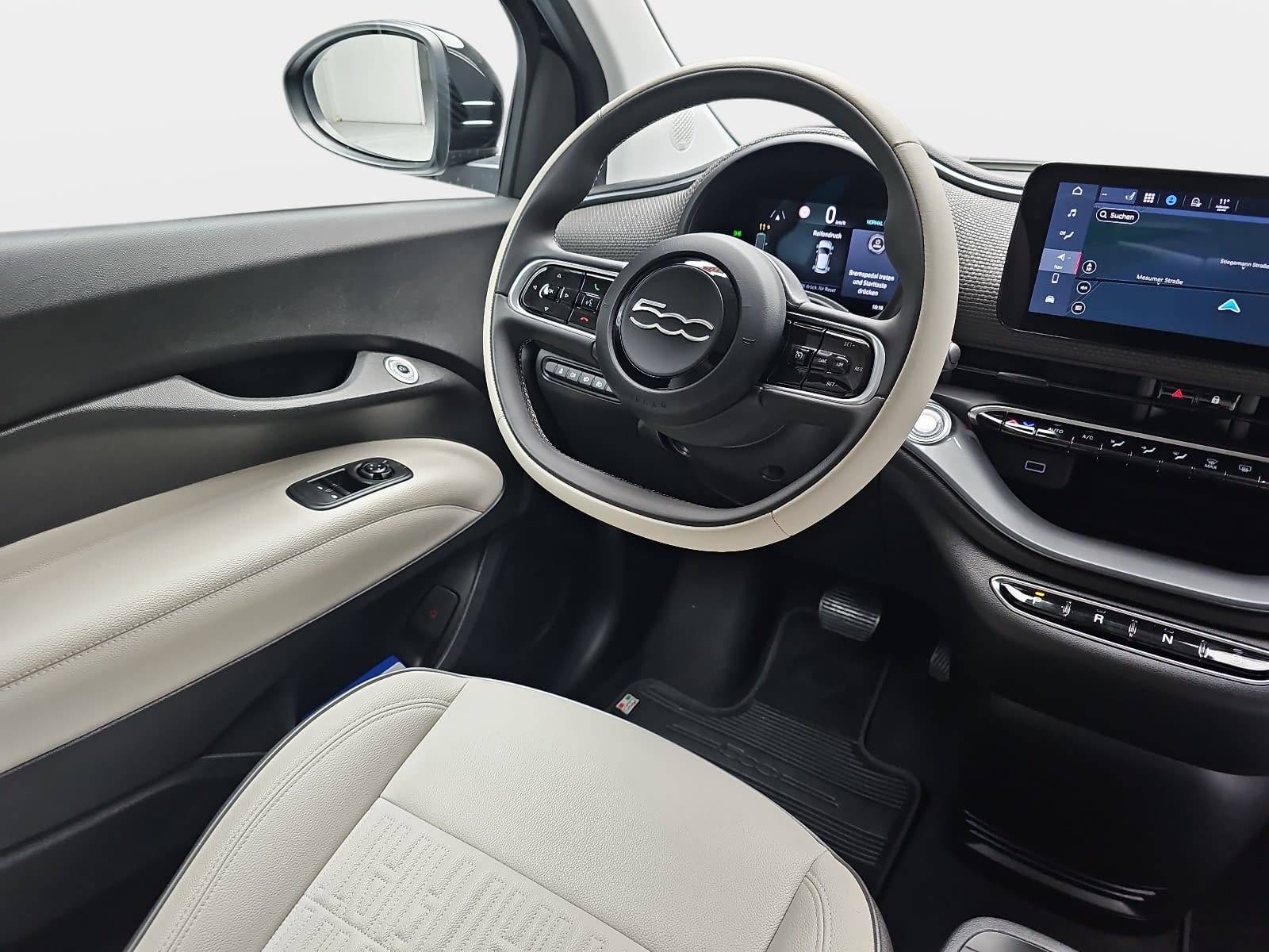 FIAT 500E ELEKTRO 42 KWH BY BOCELLI NAVI KLIMA LED JBL APPLE/ANDROID LM17