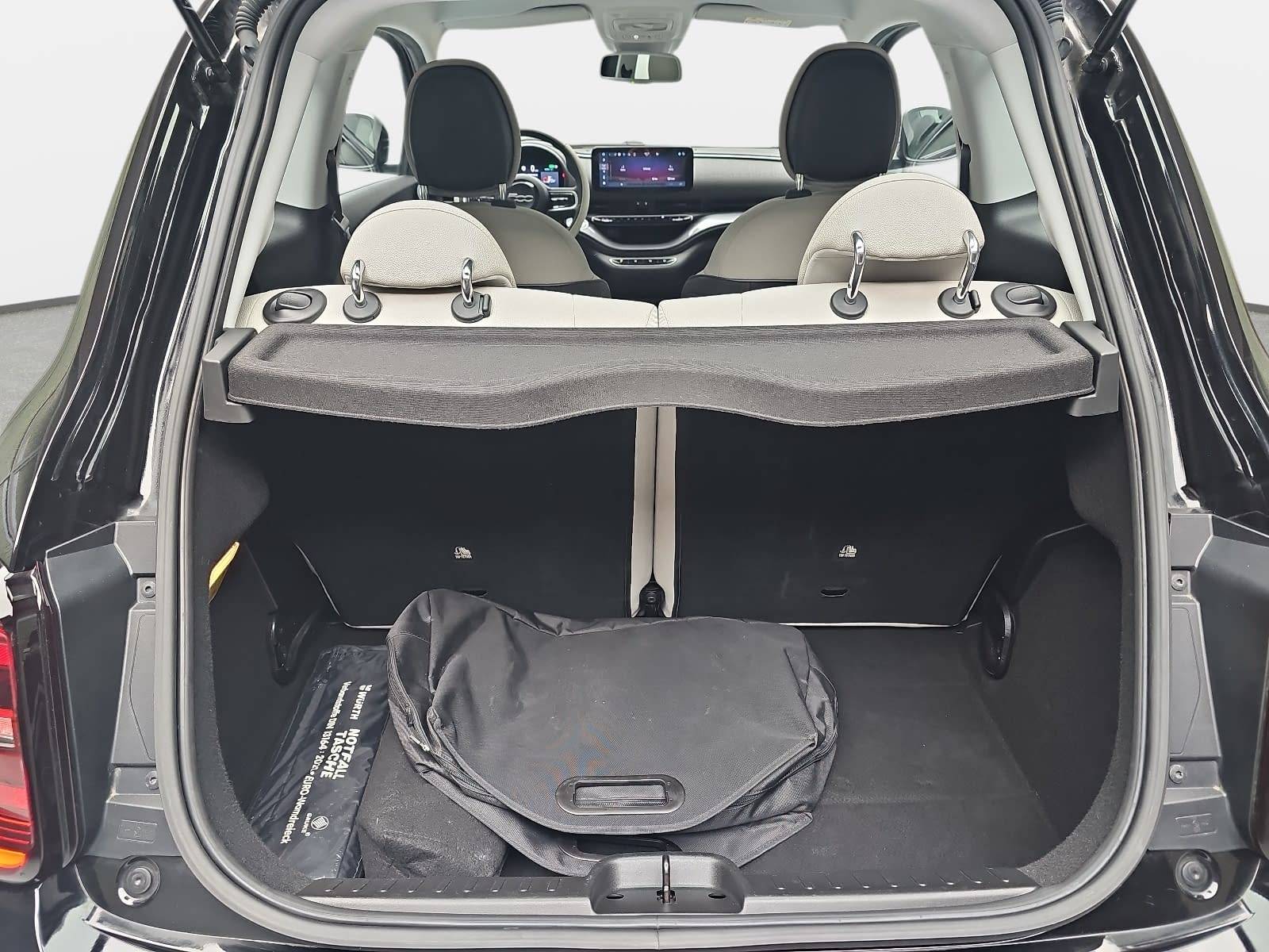 FIAT 500E ELEKTRO 42 KWH BY BOCELLI NAVI KLIMA LED JBL APPLE/ANDROID LM17