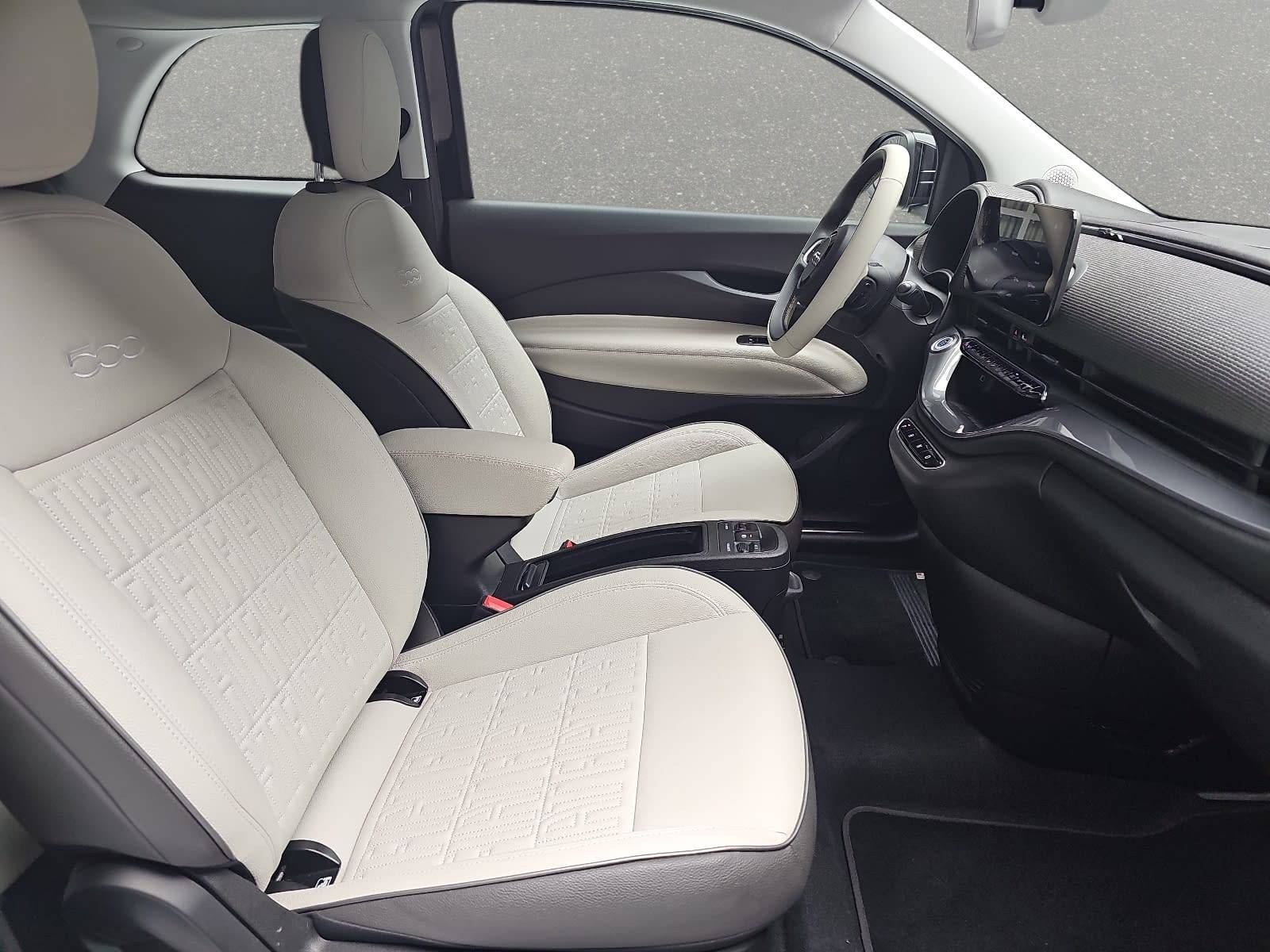 FIAT 500E ELEKTRO 42 KWH BY BOCELLI NAVI KLIMA LED JBL APPLE/ANDROID LM17