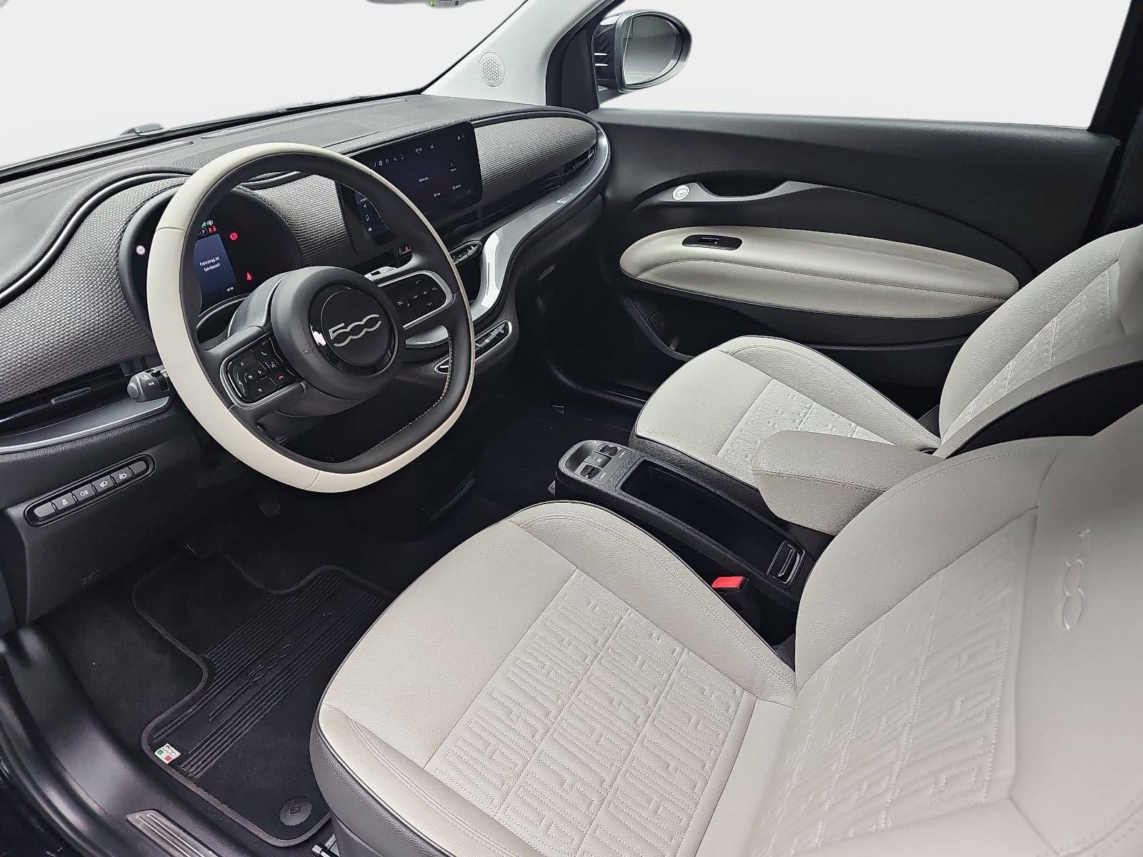 FIAT 500E ELEKTRO 42 KWH BY BOCELLI NAVI KLIMA LED JBL APPLE/ANDROID LM17