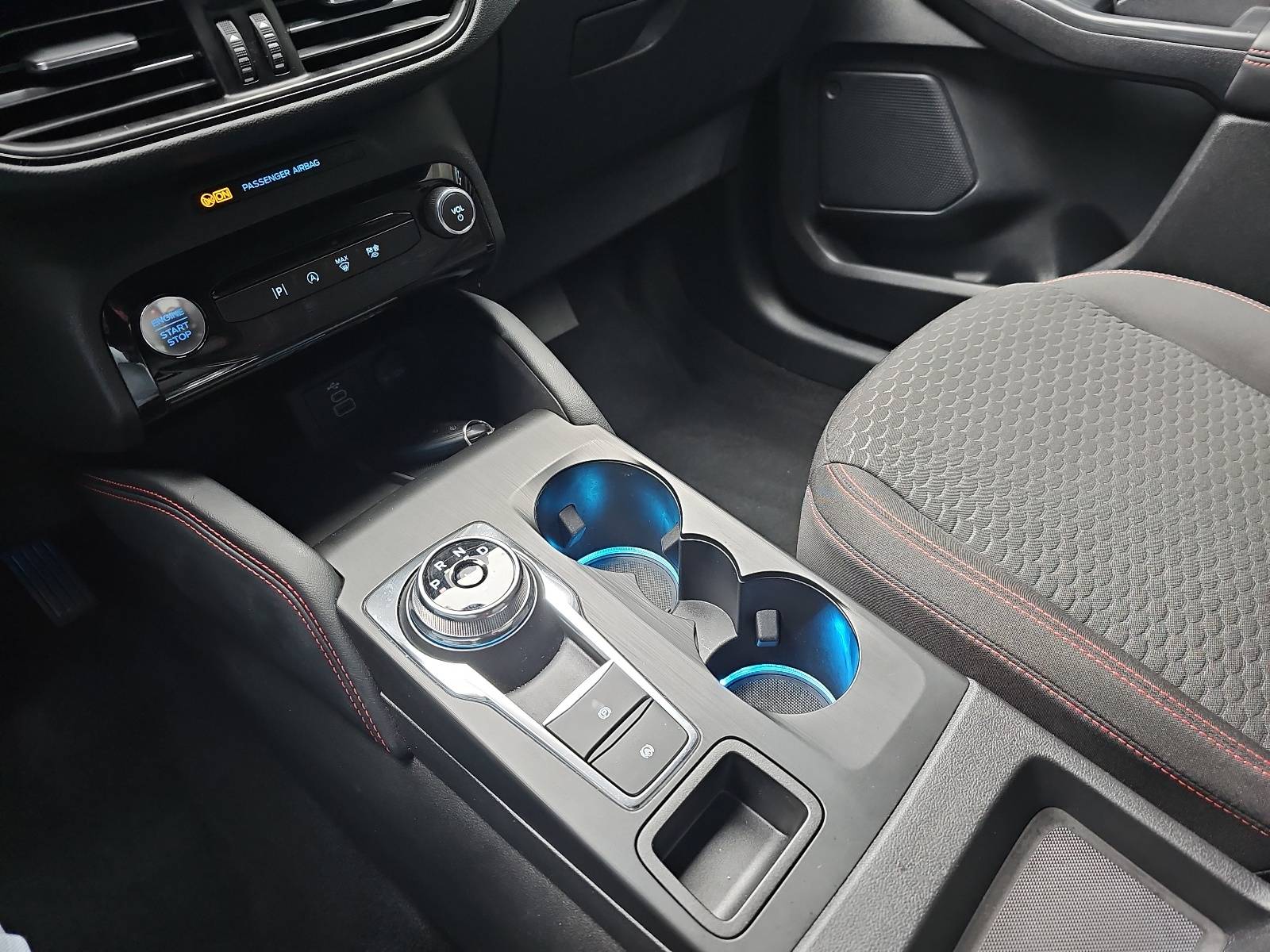 FORD KUGA 1.5 EB AUTO. ST-LINE NAVI LED KLIMAAUTO WINTER SIC