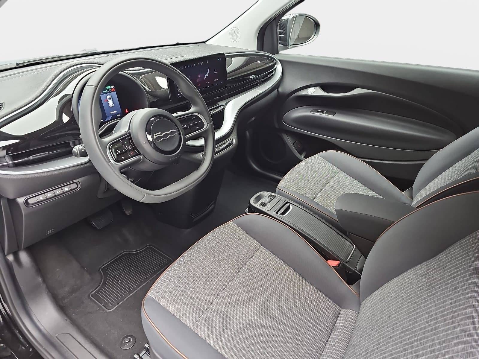 FIAT 500E ELEKTRO 42 KWH 3+1 ICON NAVI KLIMA APPLE/ANDROID LM16